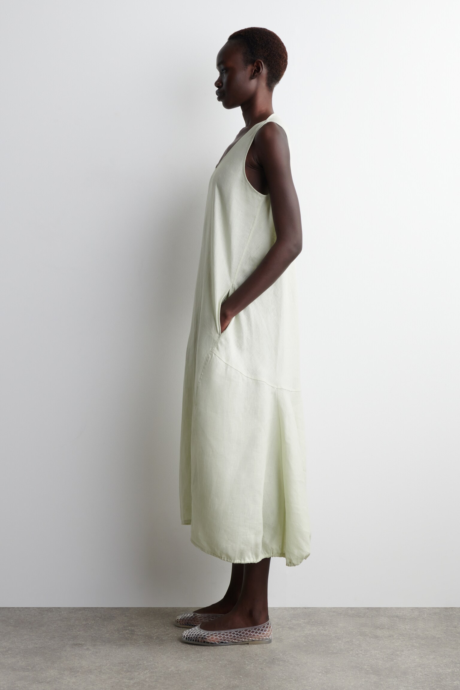 ROBE LONGUE À OURLET ÉLASTIQUÉ EN LIN - VERT CLAIR/NOIR - 5