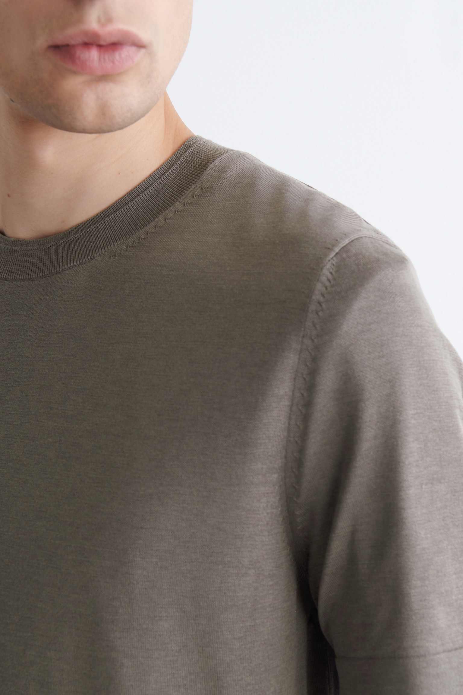 CAMISETA PUNTO DE SEDA SLIM FIT - BEIGE GRISÁCEO/AZUL - 4