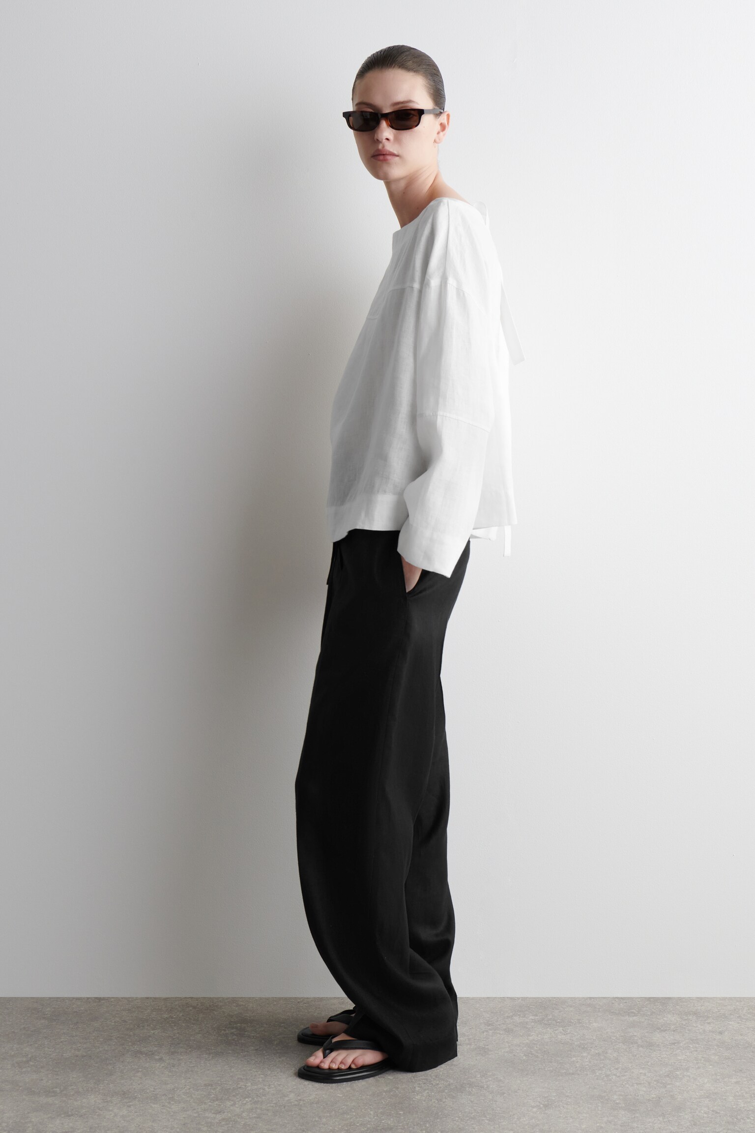 BLOUSE AVEC DÉTAIL À NOUER EN LIN - BLANC/NOIR - 10