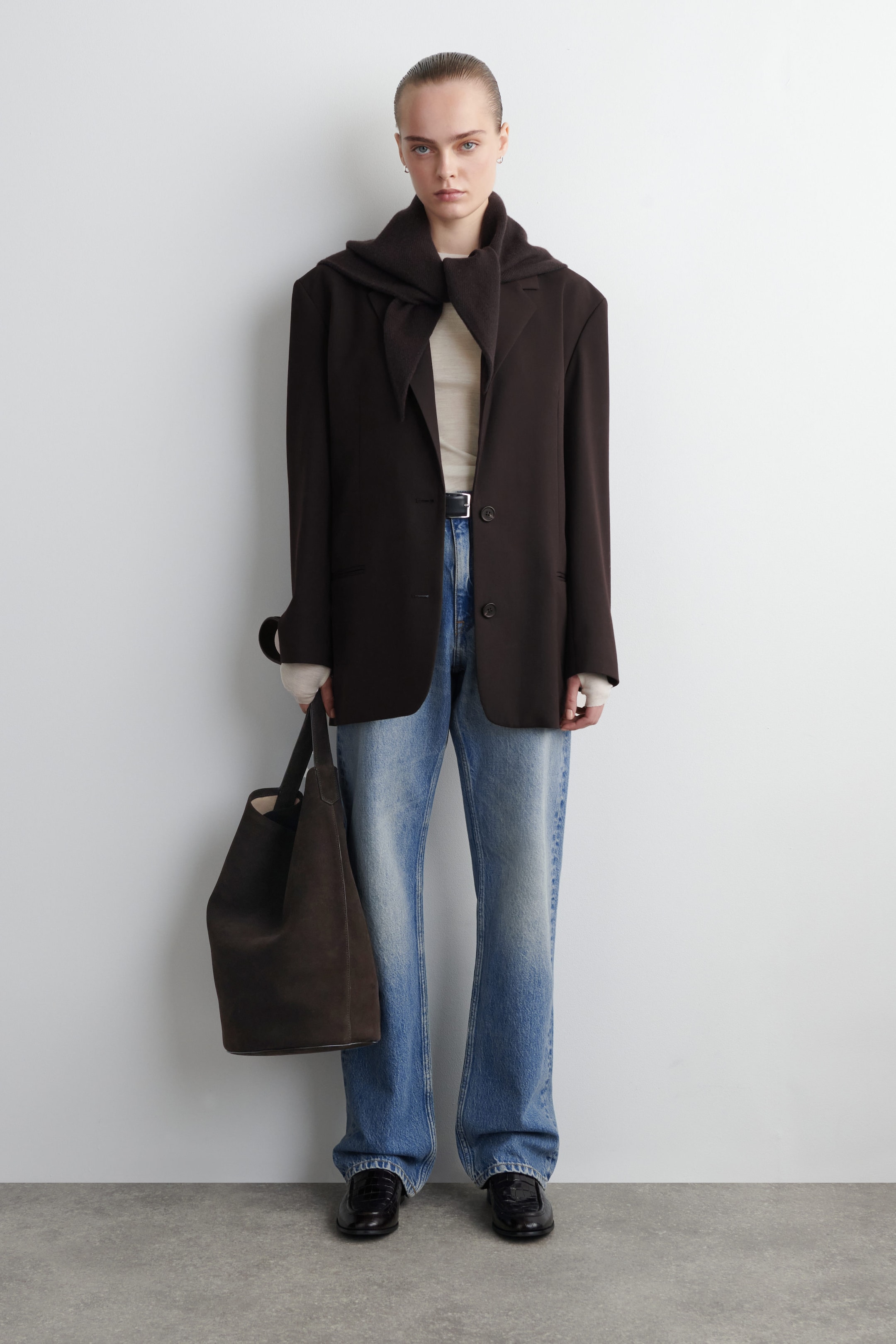 OVERSIZED WOOL TRIANGLE SCARF