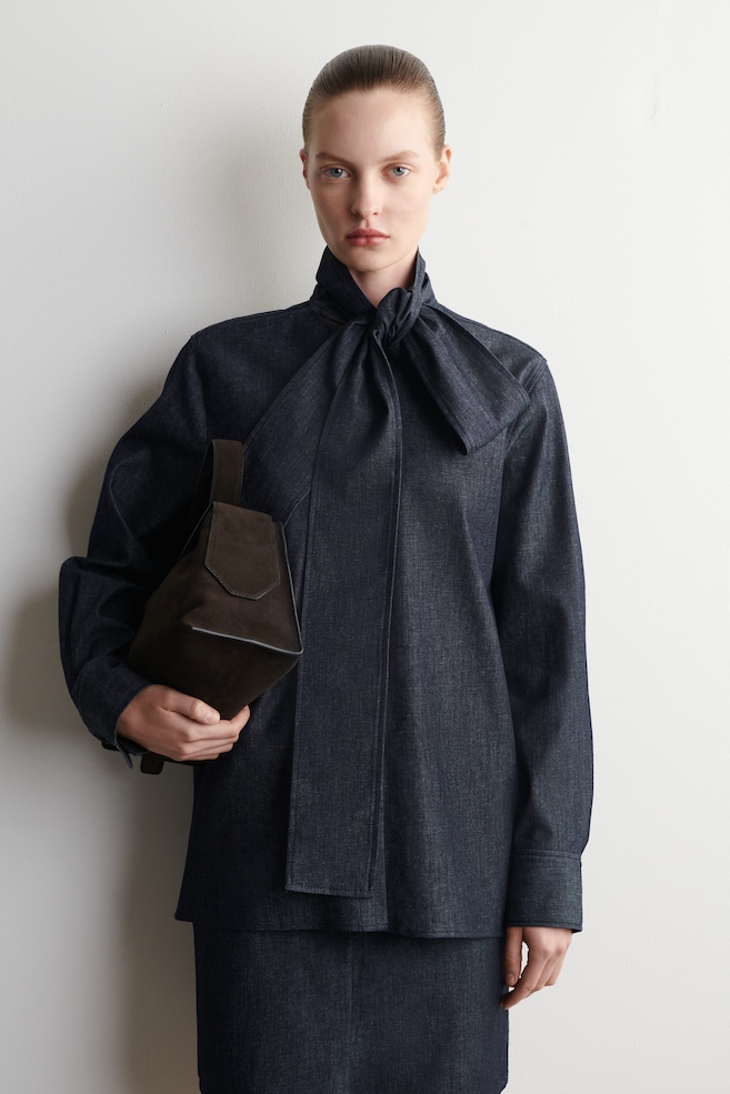 BOW-DETAIL DENIM SHIRT — INDIGO
