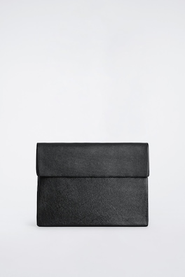 ENVELOPE LAPTOP SLEEVE - GRAINED LEATHER — BLACK 5