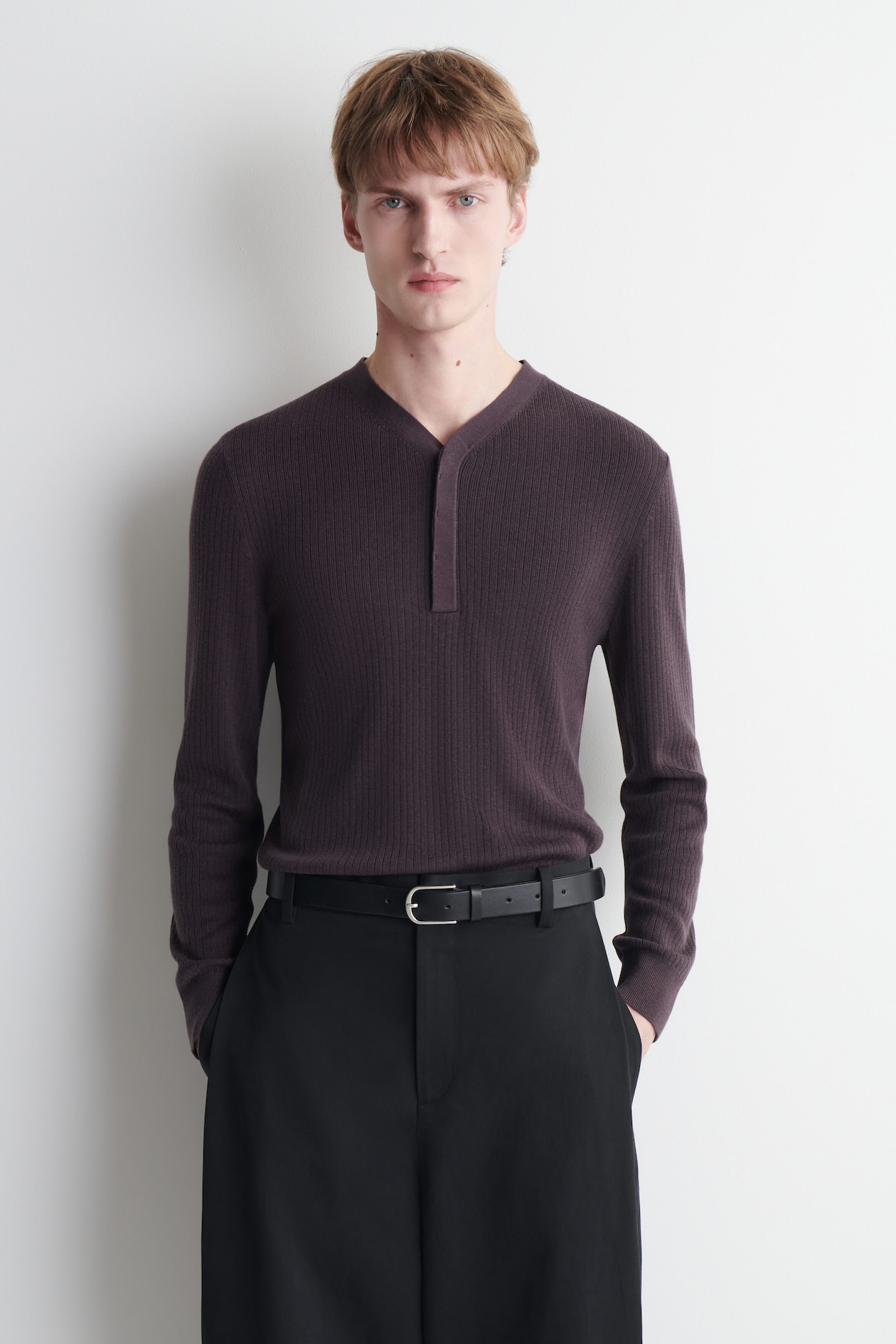 MERINO-LYOCELL RIBBED-KNIT HENLEY TOP — MAHOGANY