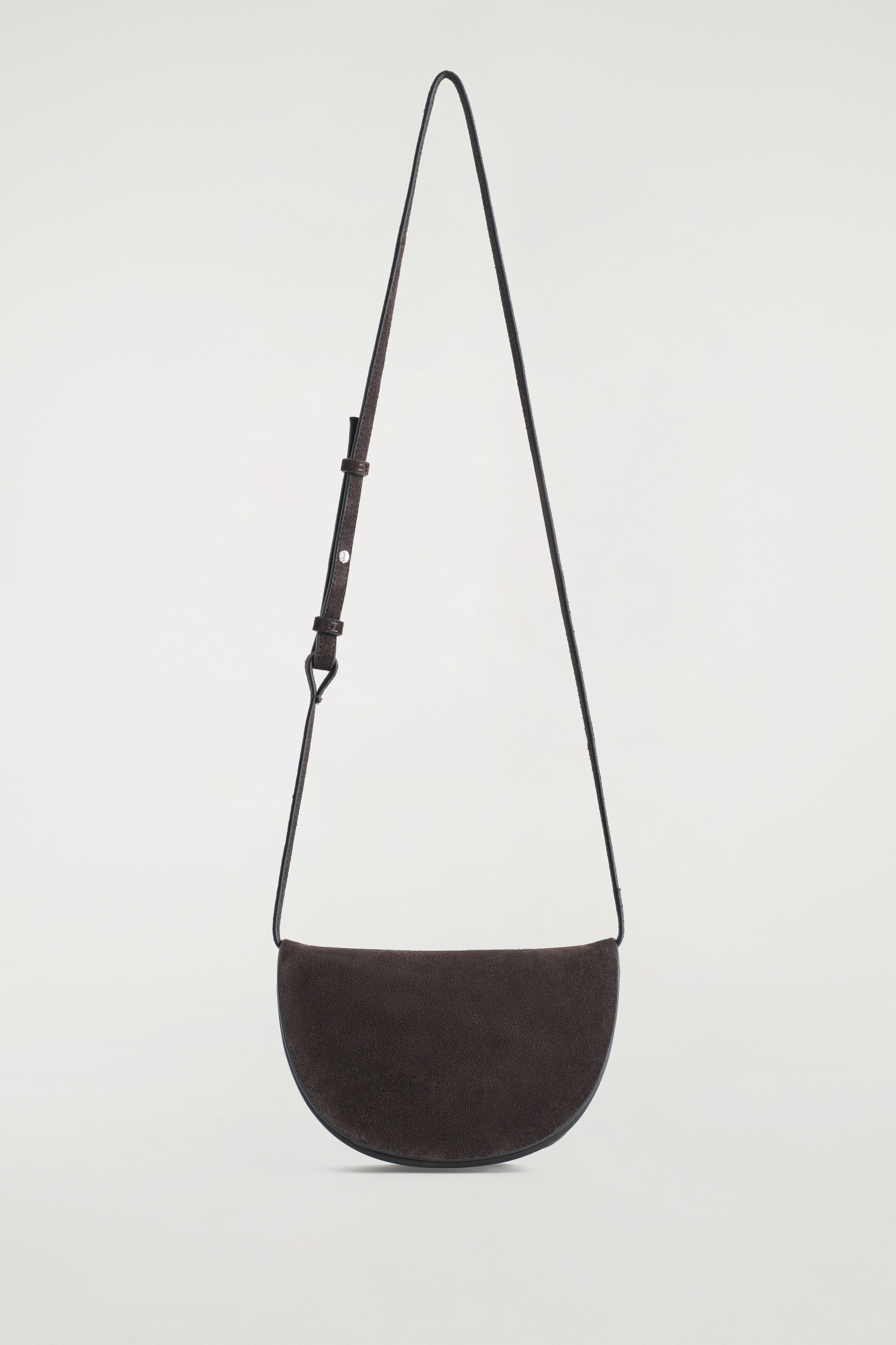 Gebogen crossbodytas - suède - DONKERBRUIN
