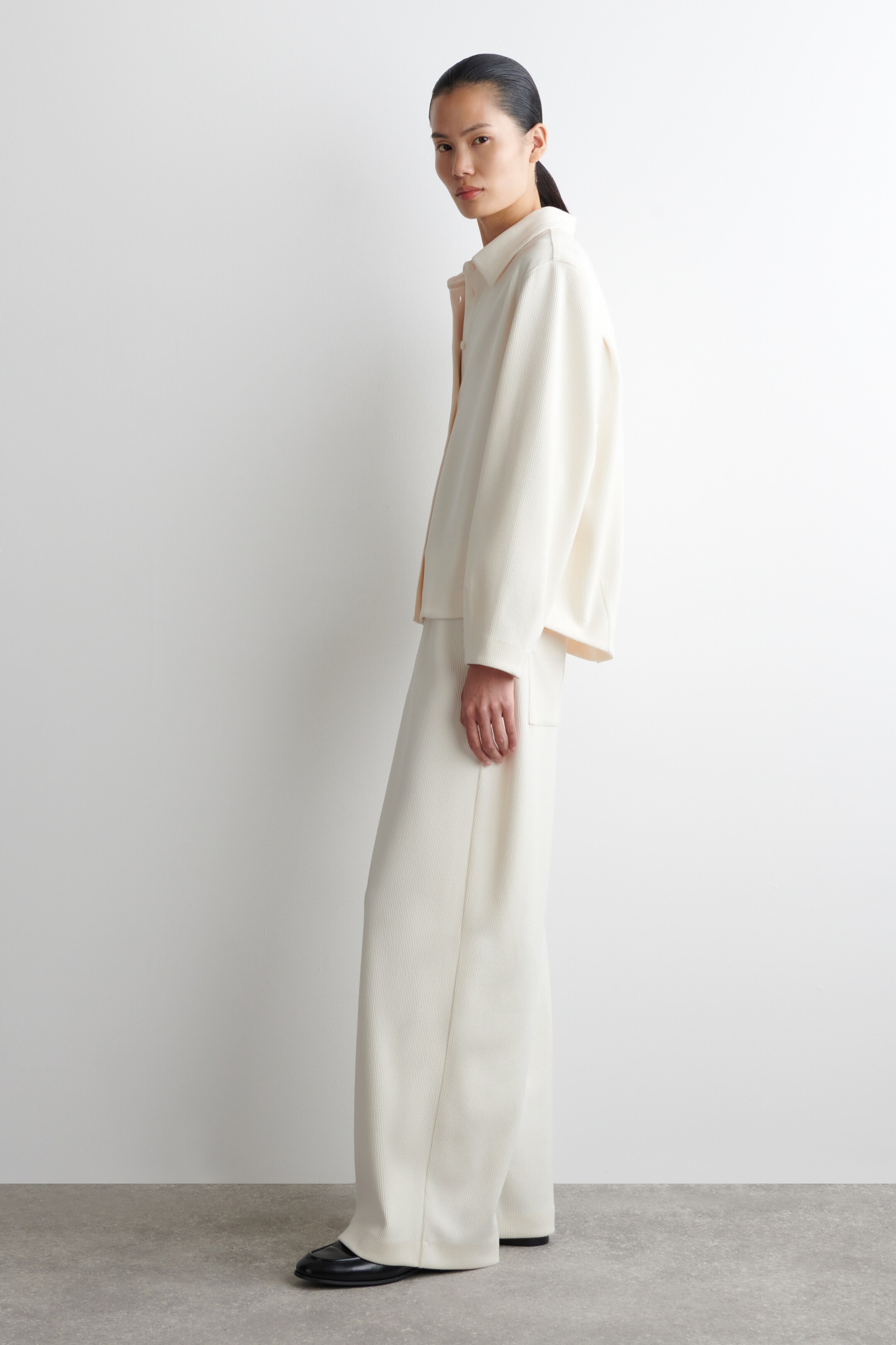 Ver imagen más grande: PANTALÓN DE PANA DE PIERNA ANCHA - BLANCO - MUJER | H&M ES 3