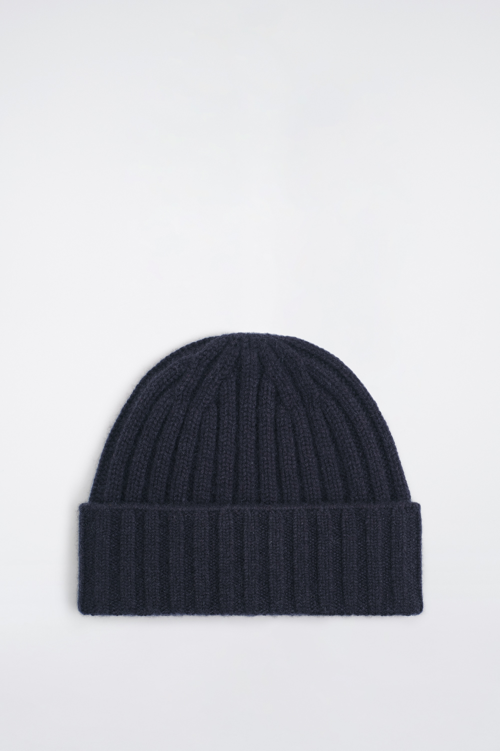CHUNKY RIBBED CASHMERE BEANIE - כחול נייבי/BEIGE / UNDYED