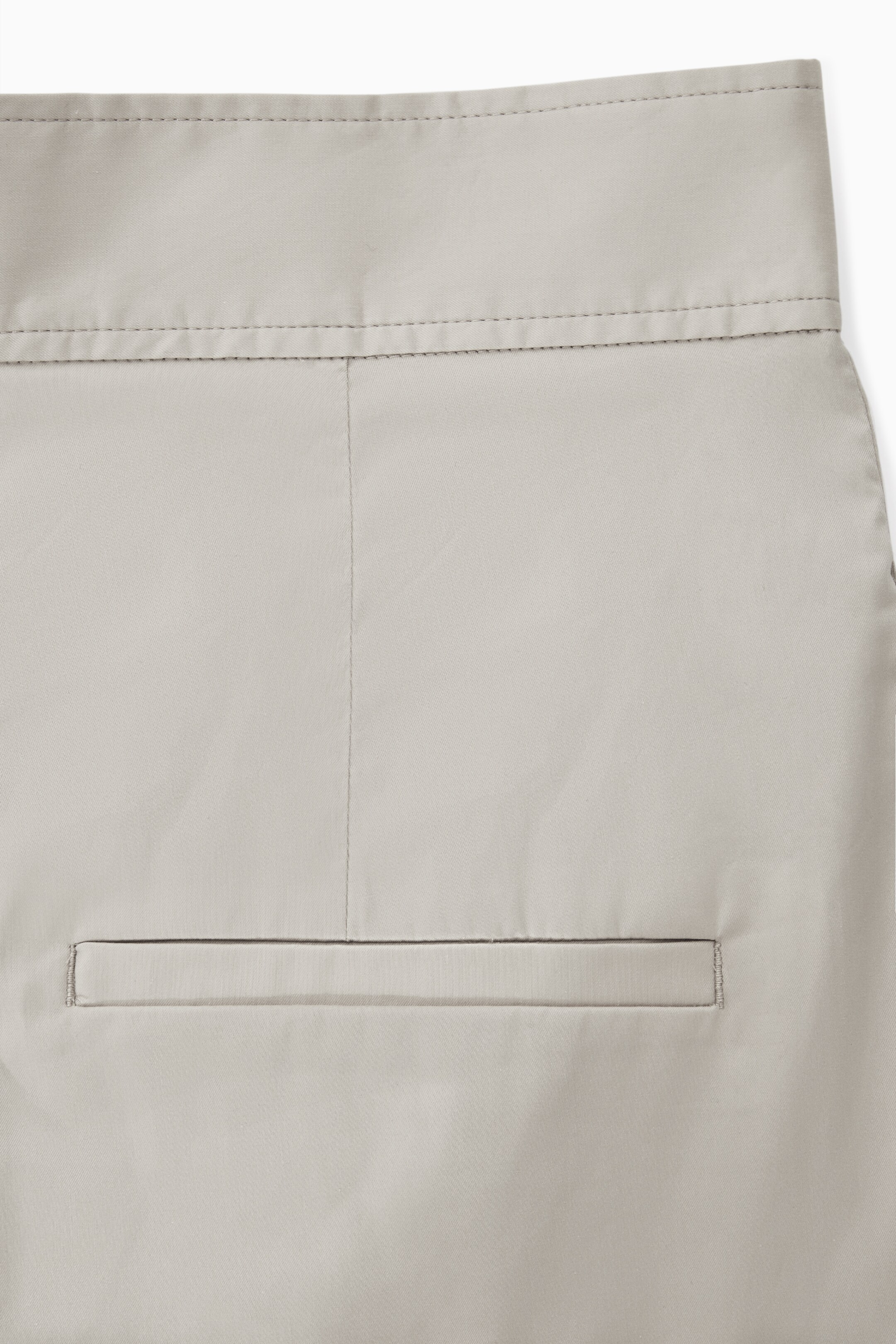 Visa större bild: PLISSERADE SKRÄDDADE CULOTTE-BYXOR - STENGRÅ - DAM | H&M FI 2