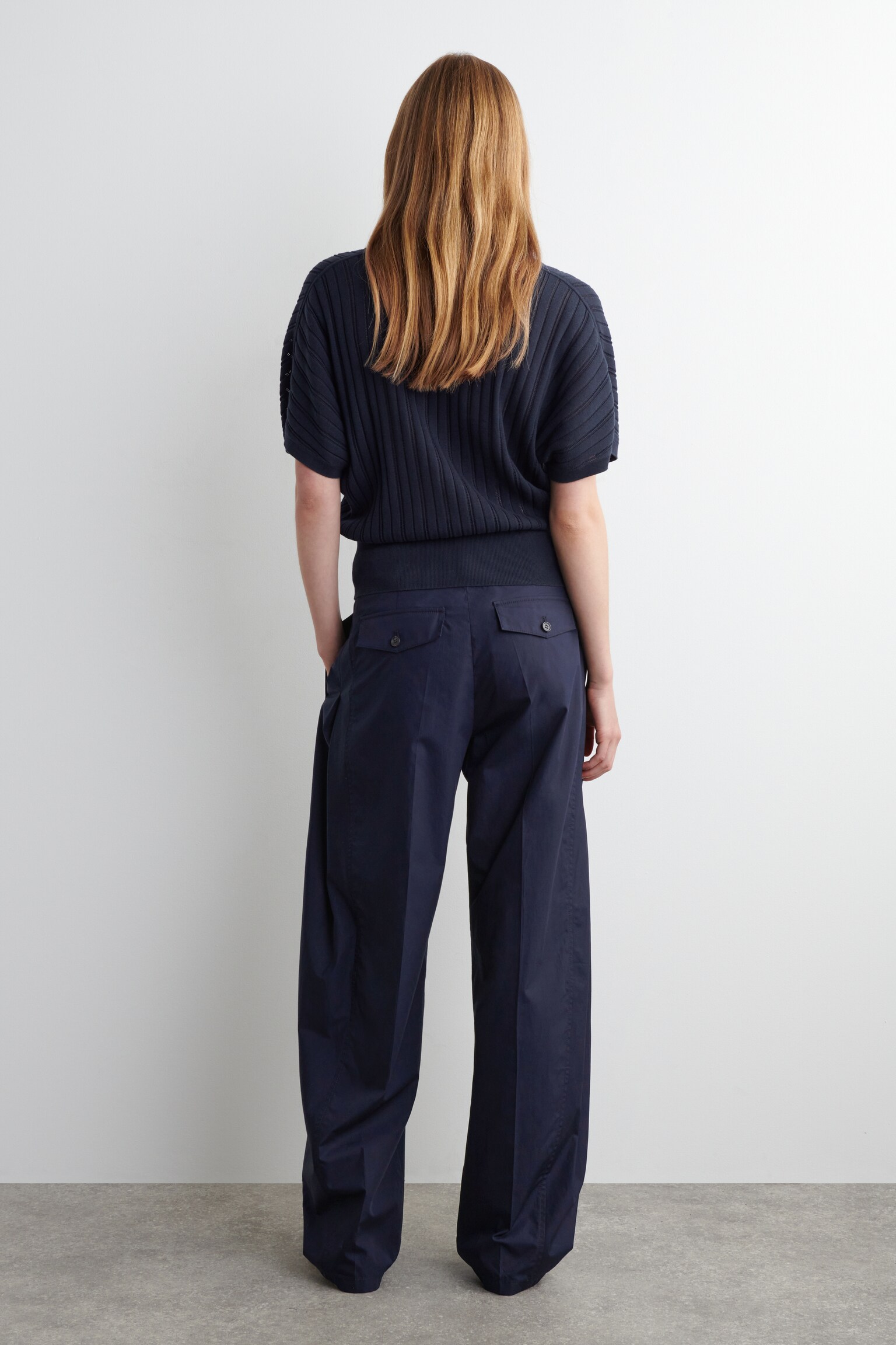 BAUMWOLLHOSE MIT BARREL-BEIN UND FALTEN - NAVYBLAU/DUNKELBRAUN - 6