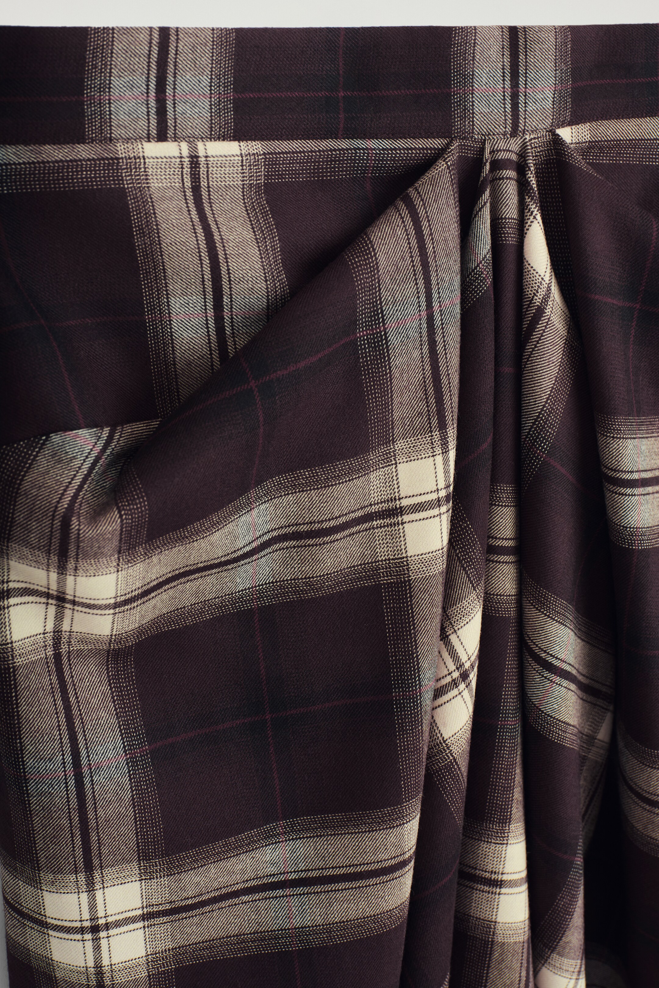 Näytä suurempi kuva: DRAPED CHECKED MIDI SKIRT - BURGUNDY / CHECKED - NAISET | H&M FI 6