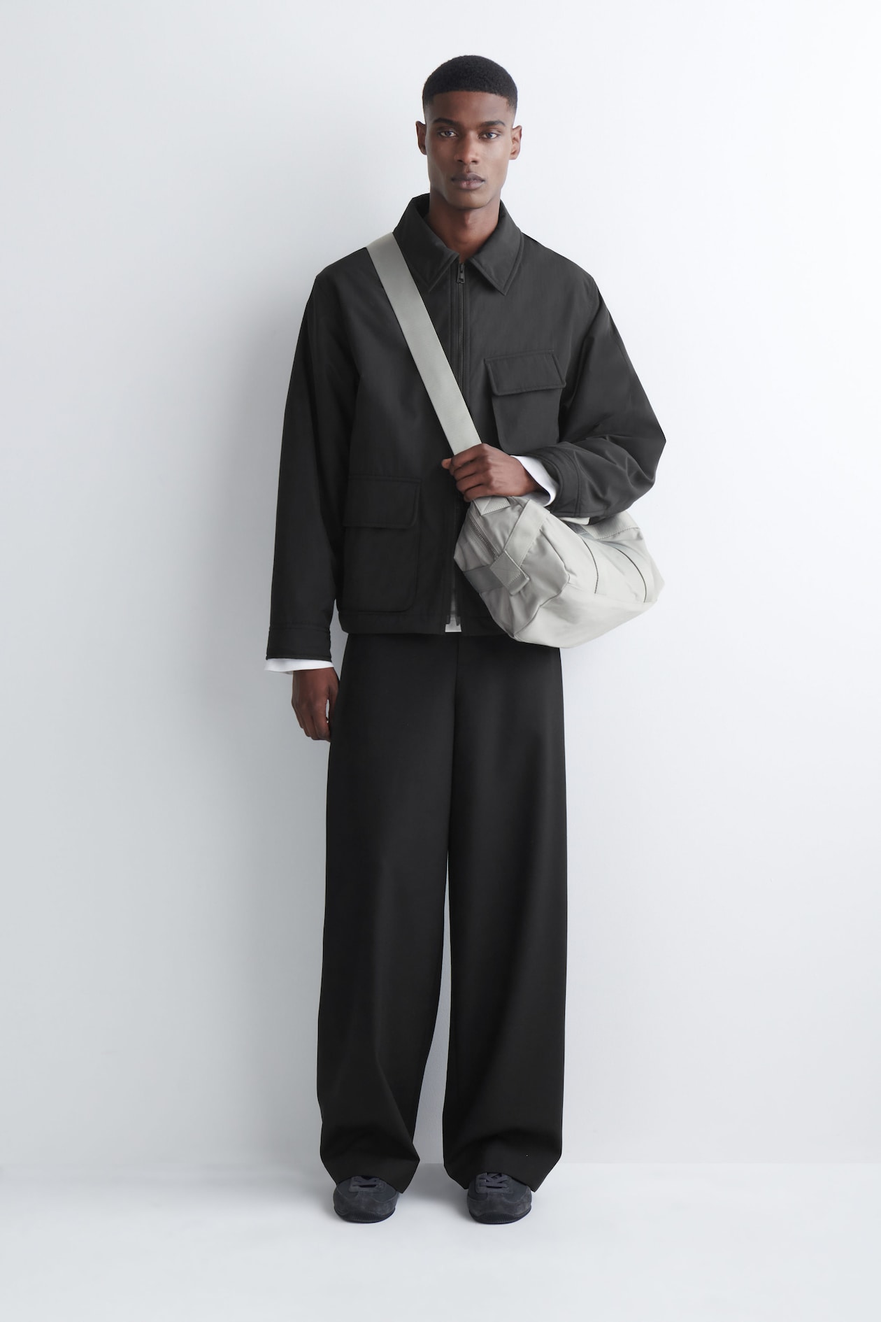 SPORTS DUFFLE BAG - NYLON — GREY