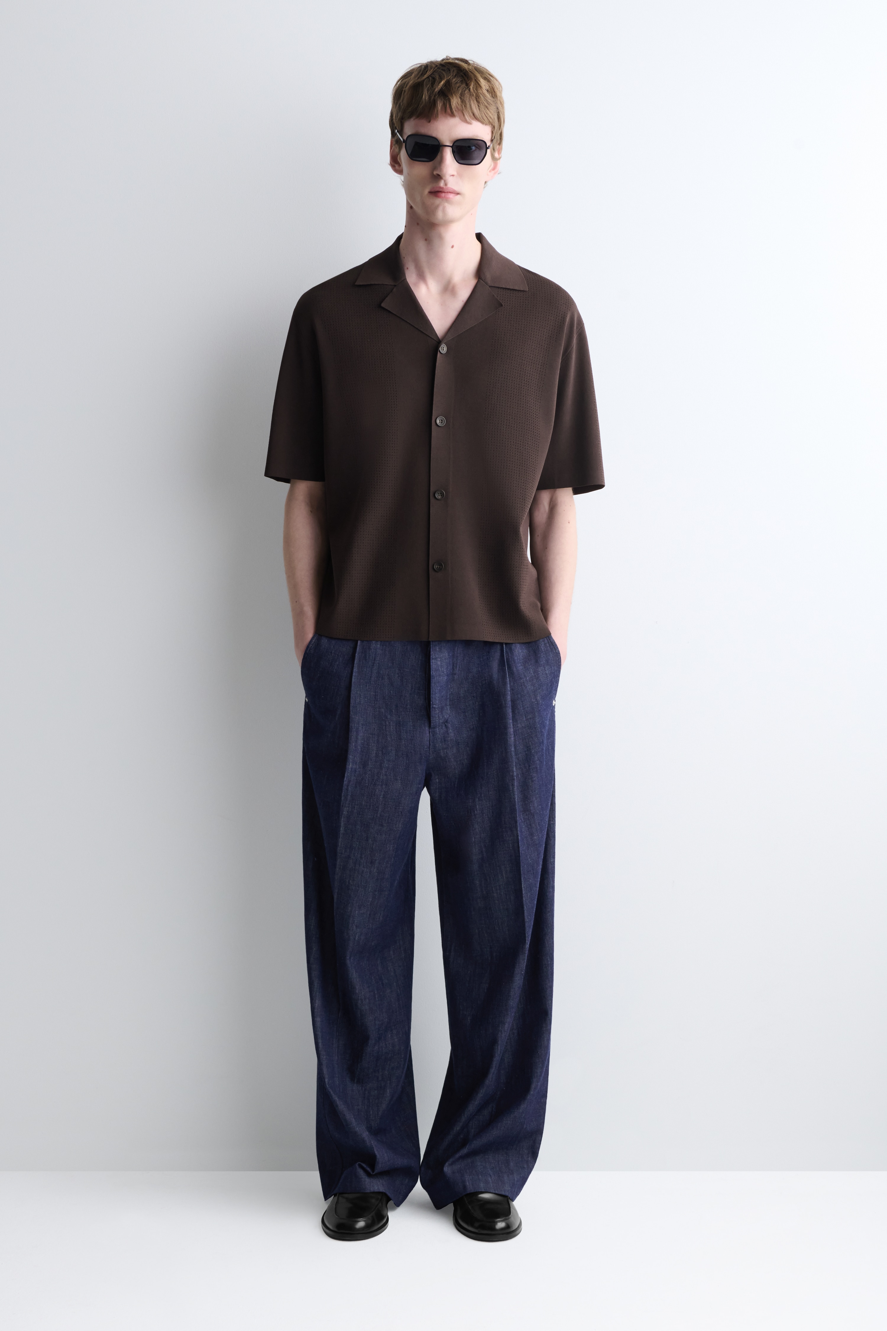 PERFORATED KNITTED SHORT-SLEEVED SHIRT