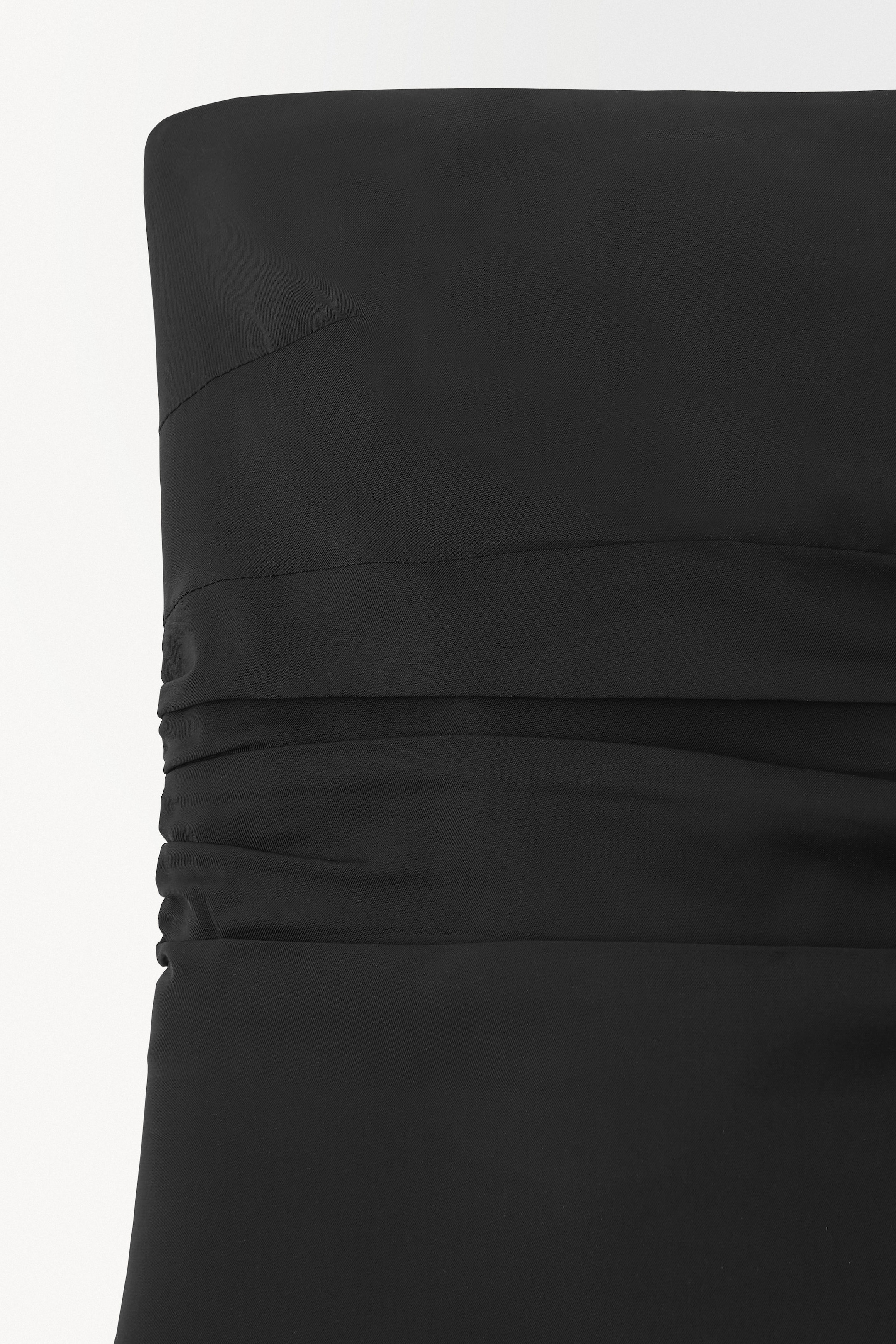 THE SCULPTED BANDEAU