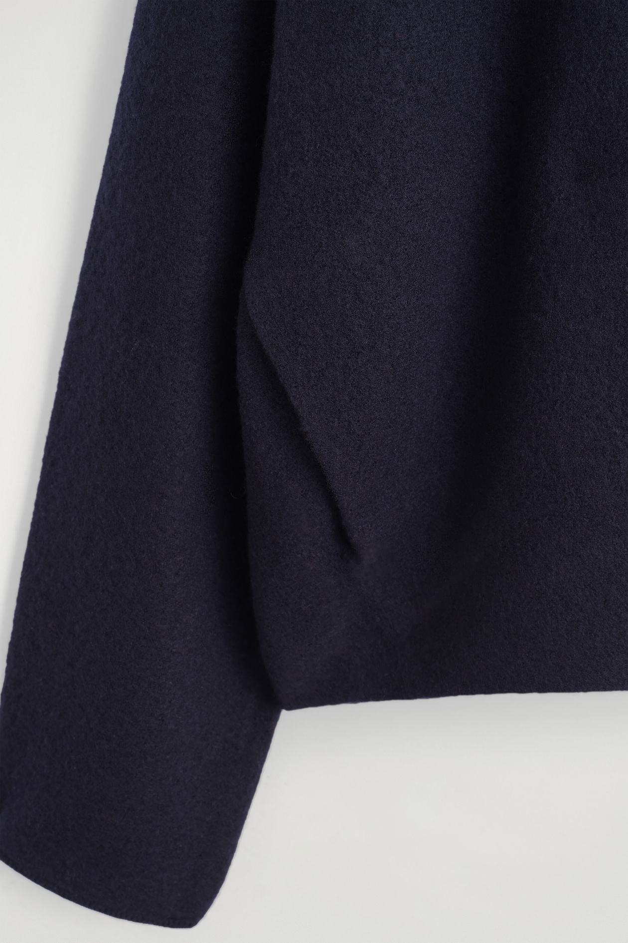 SCULPTED MERINO WOOL ZIP-UP JACKET — NAVY