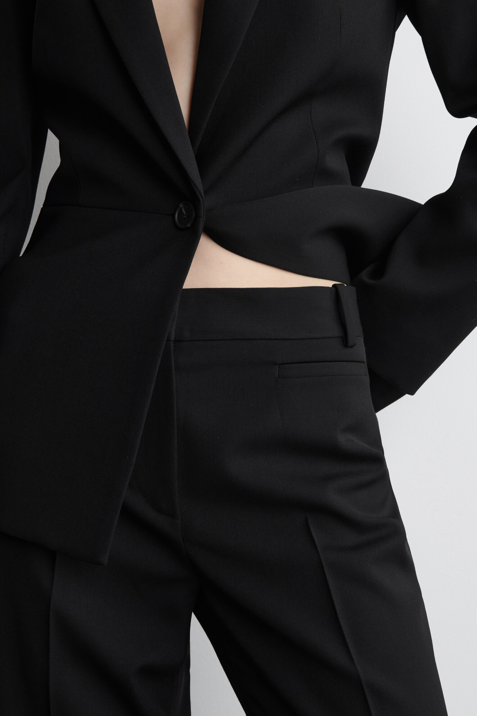 PANTALONES SASTRE DE LANA PERNERAS AJUSTADAS - NEGRO - 4