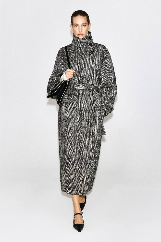 BELTED HERRINGBONE WOOL FUNNEL-NECK COAT - BLACK / HERRINGBONE - 1