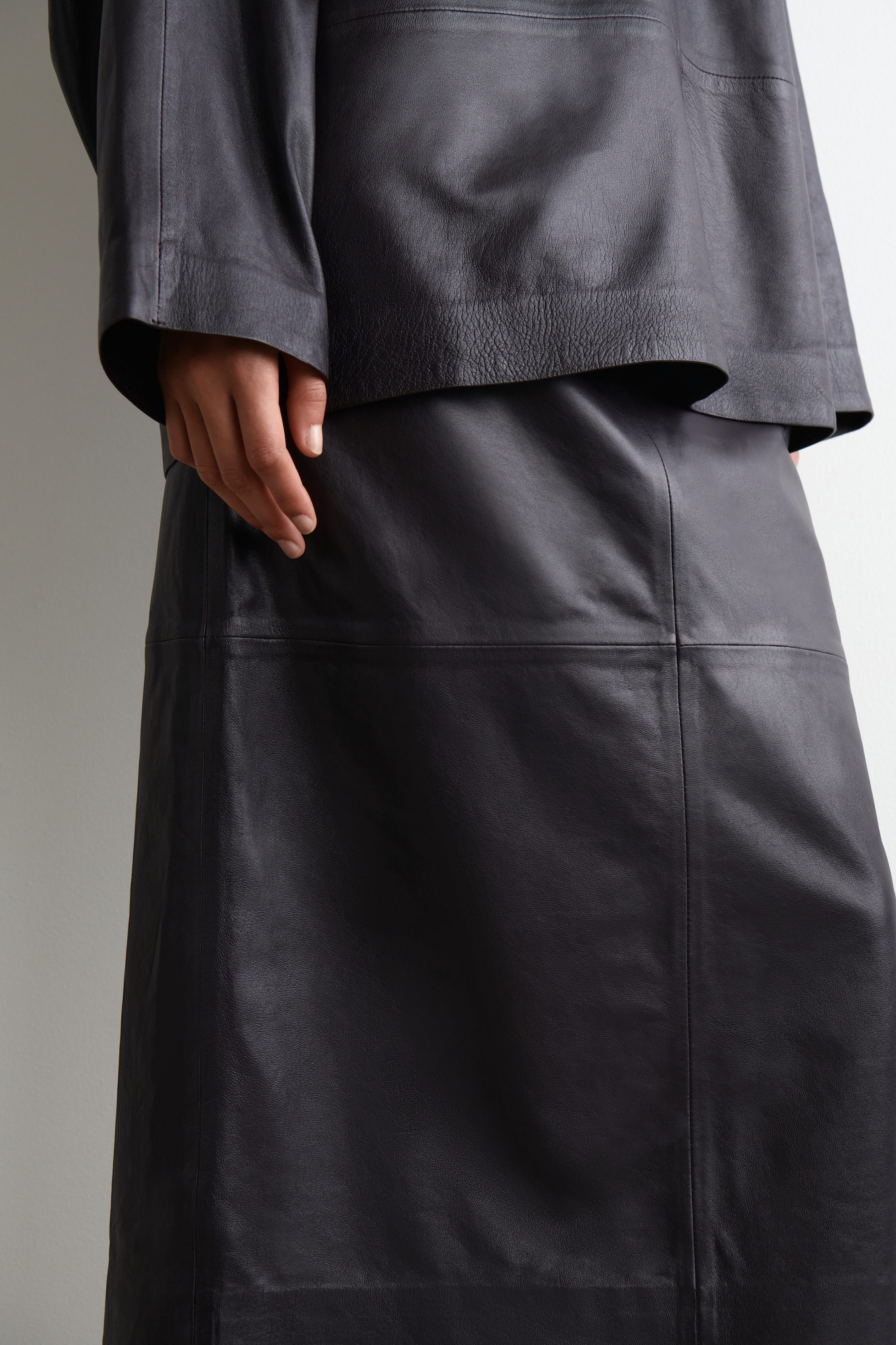 LEATHER PENCIL SKIRT