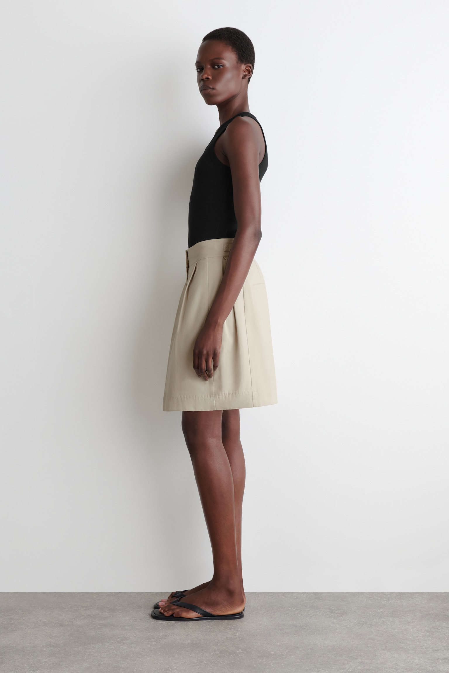 PLEATED BUCKLE-DETAIL MINI SKIRT - LIGHT BEIGE - 4