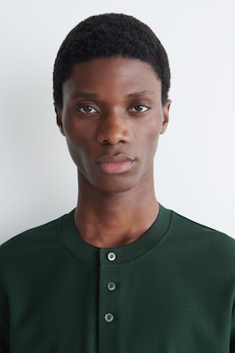 CONTRAST-TIPPED COTTON-PIQUÉ HENLEY TOP — FOREST GREEN 5
