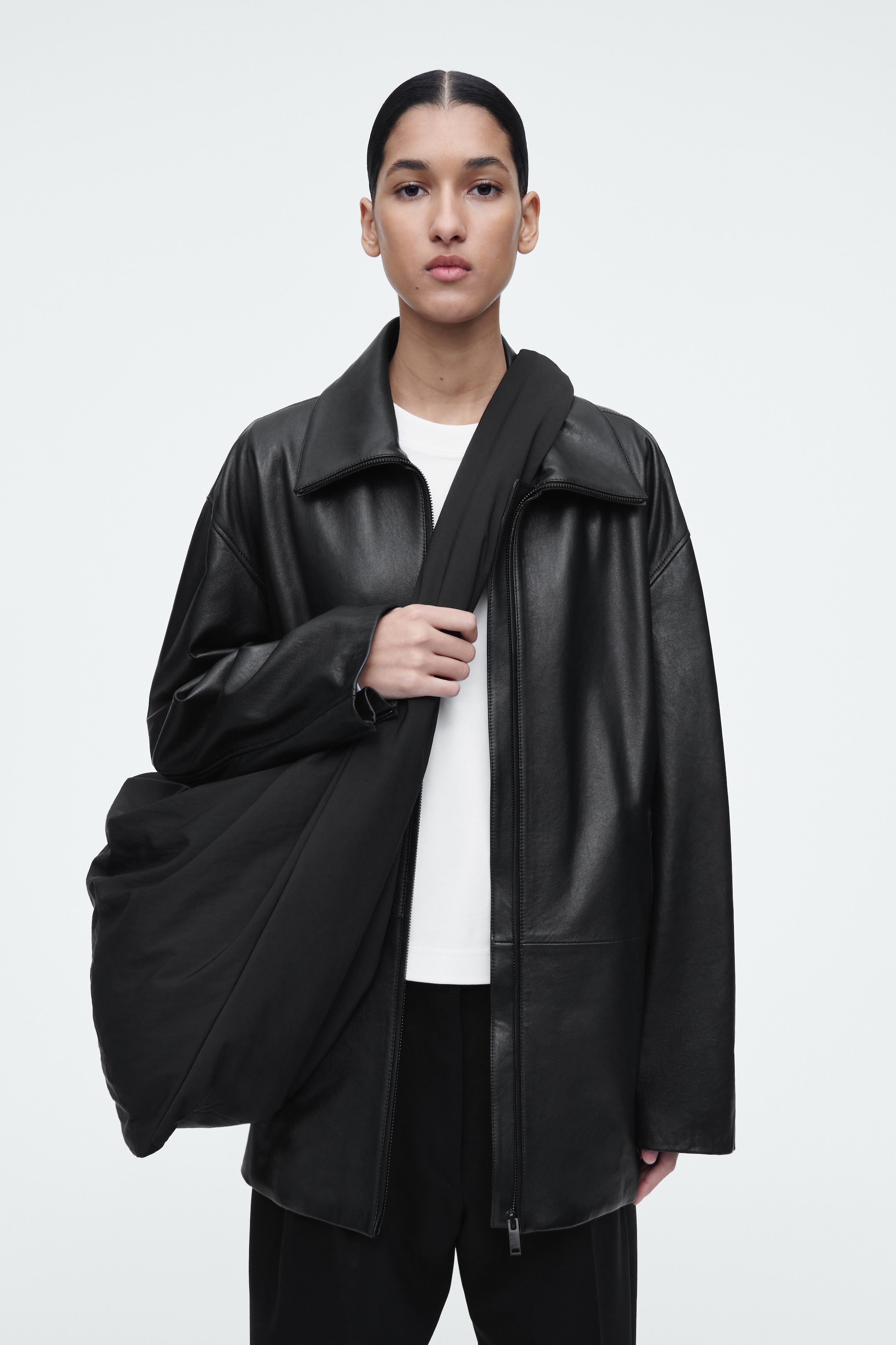 View larger image: KITE OVERSIZED SHOULDER BAG - NYLON - BLACK - Ladies | H&M GB 2
