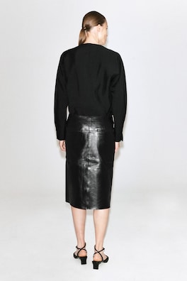 SCULPTED BOAT-NECK BLOUSE — BLACK 5