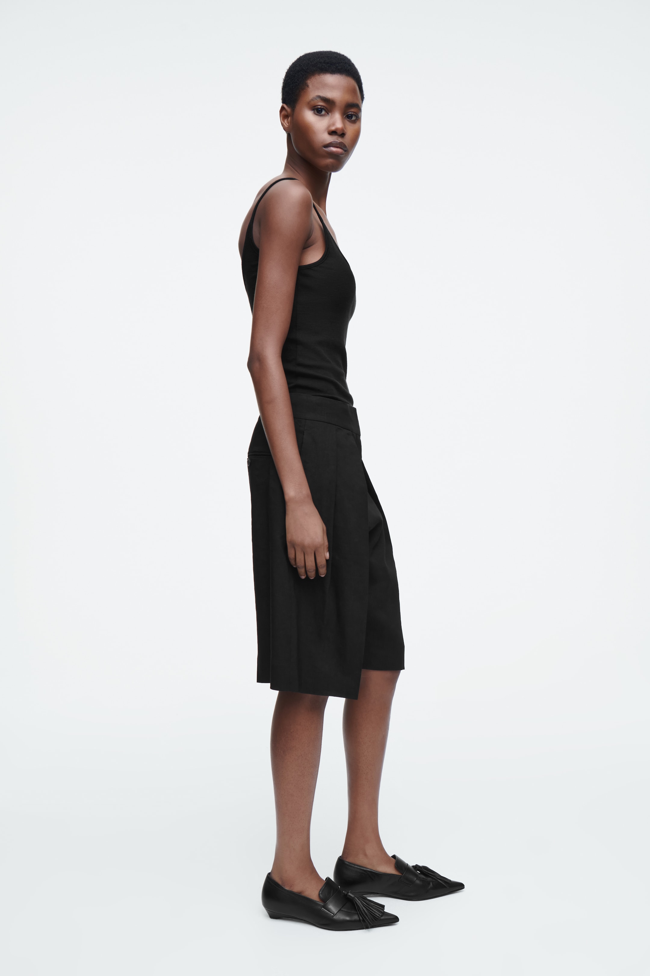 Ingrandisci l'immagine: LONGLINE PLEATED LINEN SHORTS - BLACK - DONNA | H&M CH 2