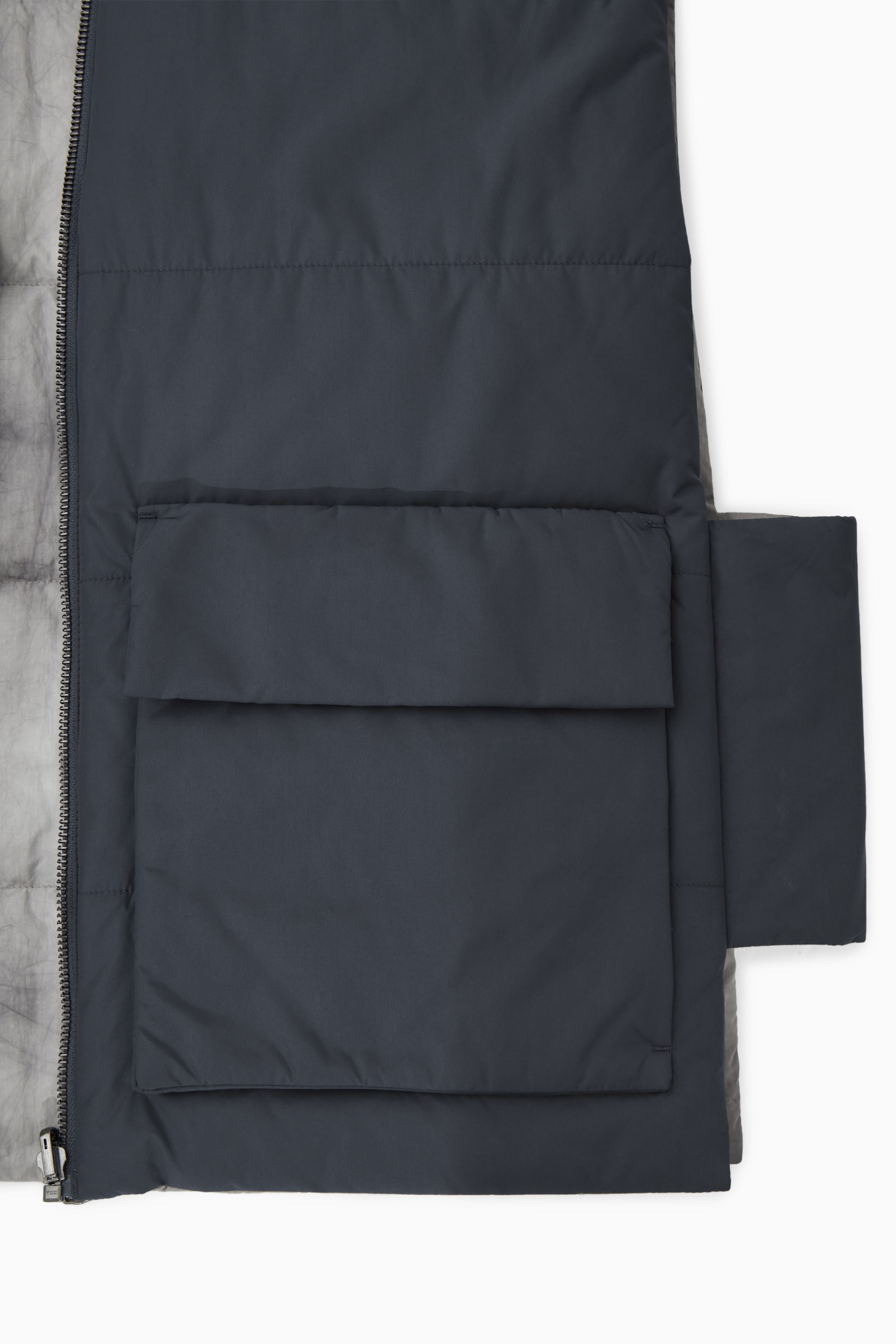 Ingrandisci l'immagine: REVERSIBLE PADDED UTILITY GILET - GREY / NAVY - UOMO | H&M CH 3