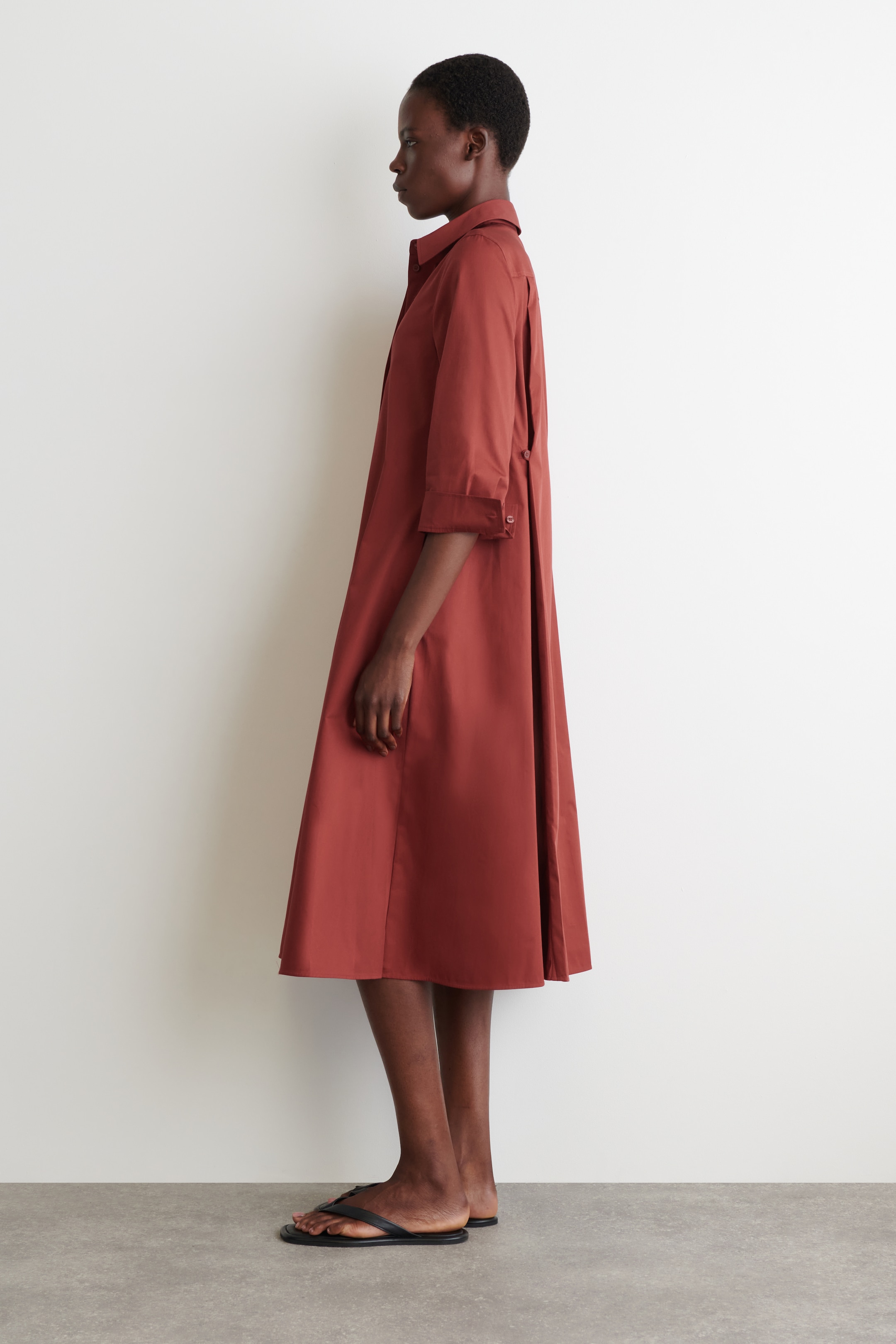 Grösseres Bild ansehen: VOLUMINÖSES HEMDKLEID IN MAXILÄNGE - ROSTBRAUN - DAMEN | H&M CH 5
