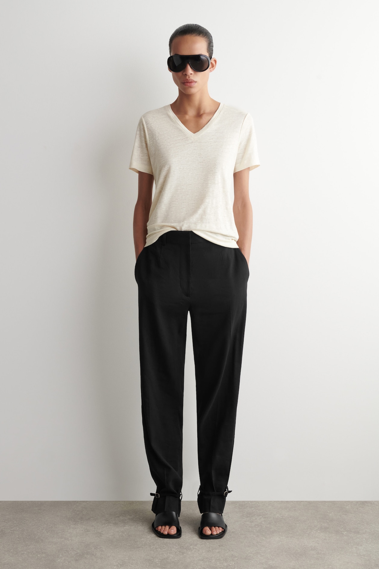 V-NECK LINEN T-SHIRT — IVORY