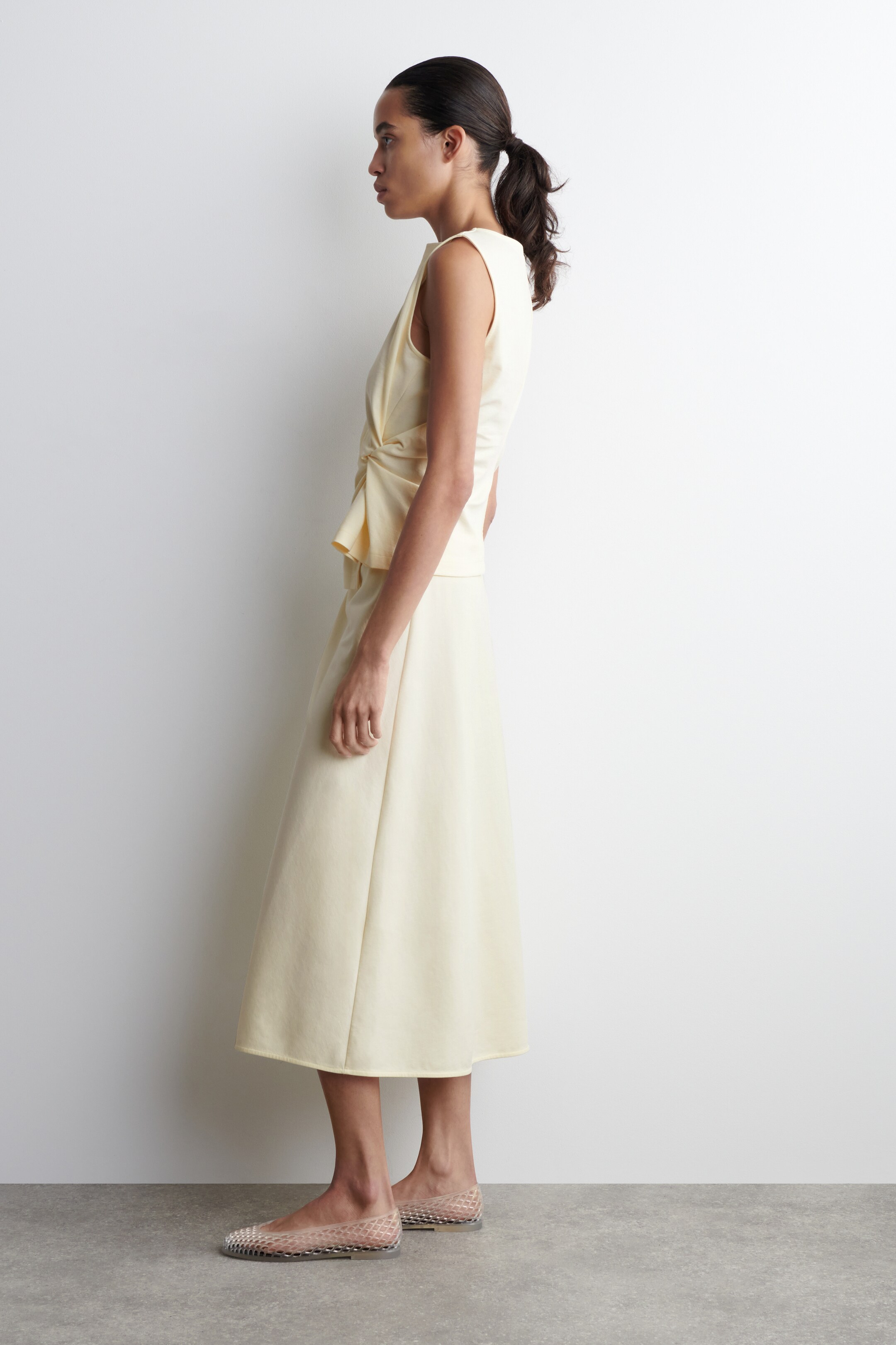 View larger image: TWIST-DETAIL TOP - BUTTER YELLOW - Ladies | H&M GB 3