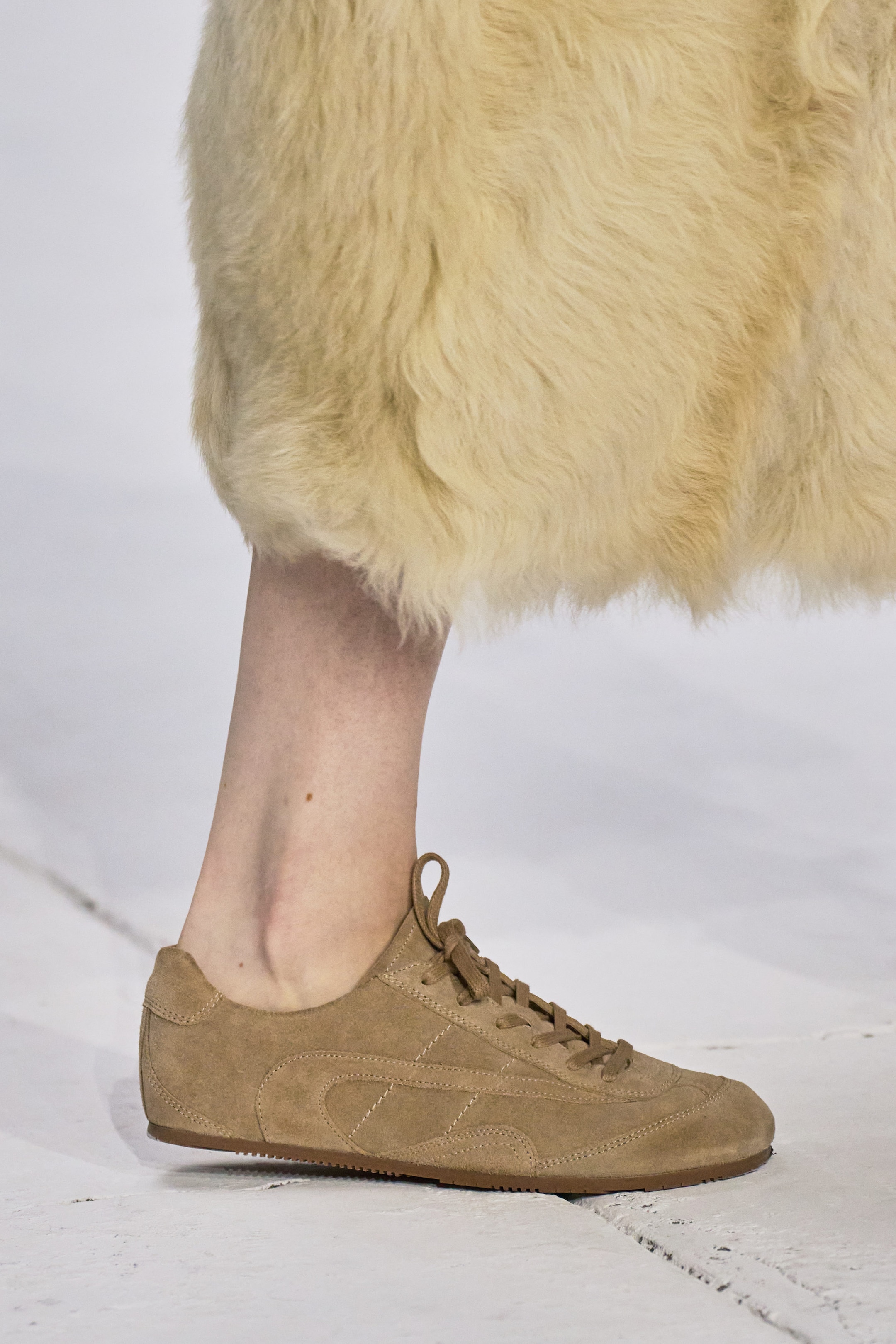 BASKETS MINIMALISTES EN CUIR