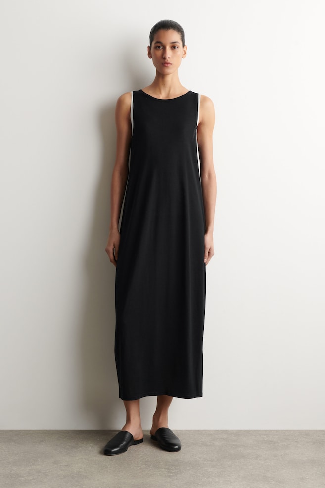 ROUNDED MERINO WOOL MAXI DRESS — BLACK