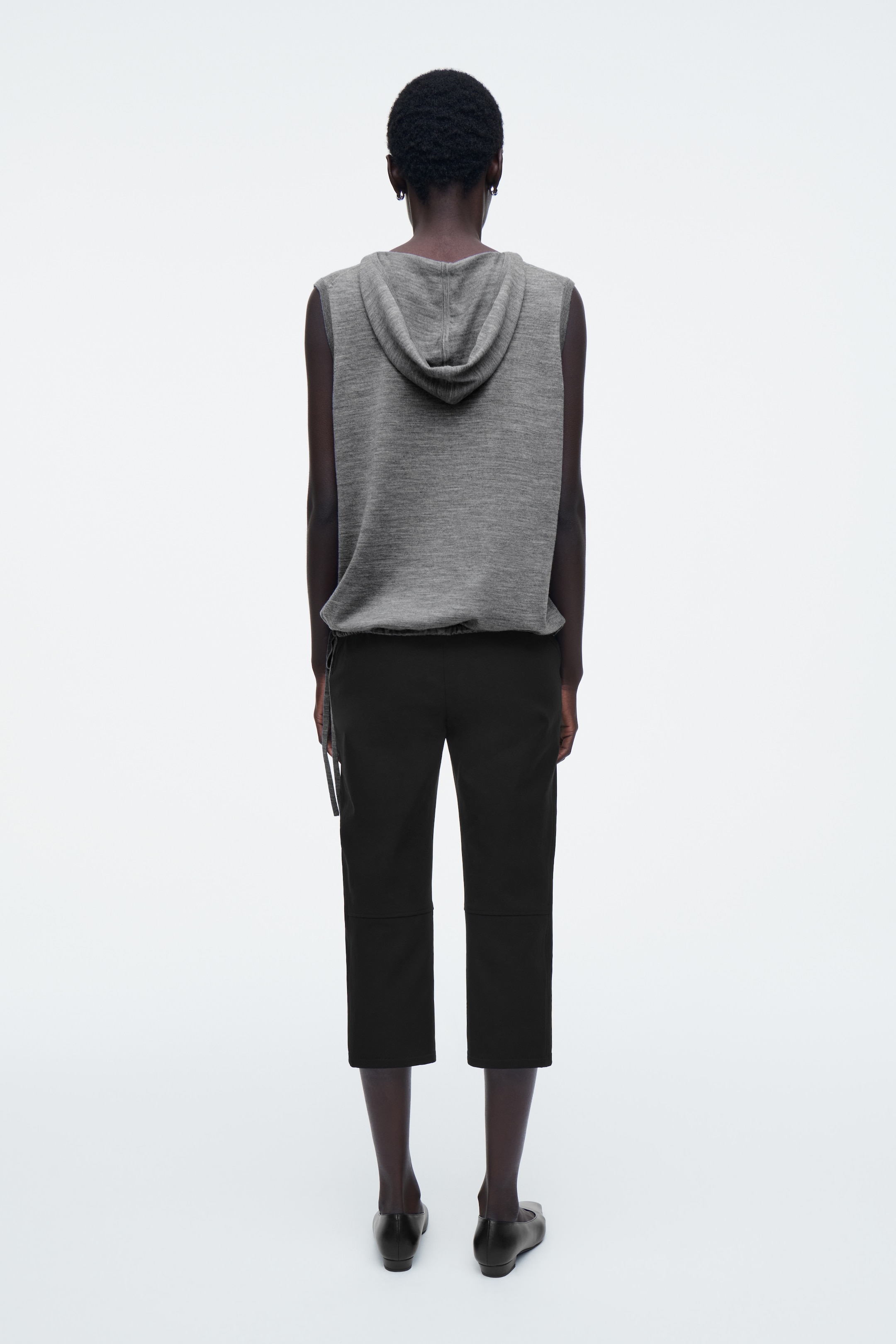 Visualizza immagine più grande: FELPA CON CAPPUCCIO SENZA MANICHE IN LANA MERINO - GRIGIO MÉLANGE - DONNA | H&M IT 4