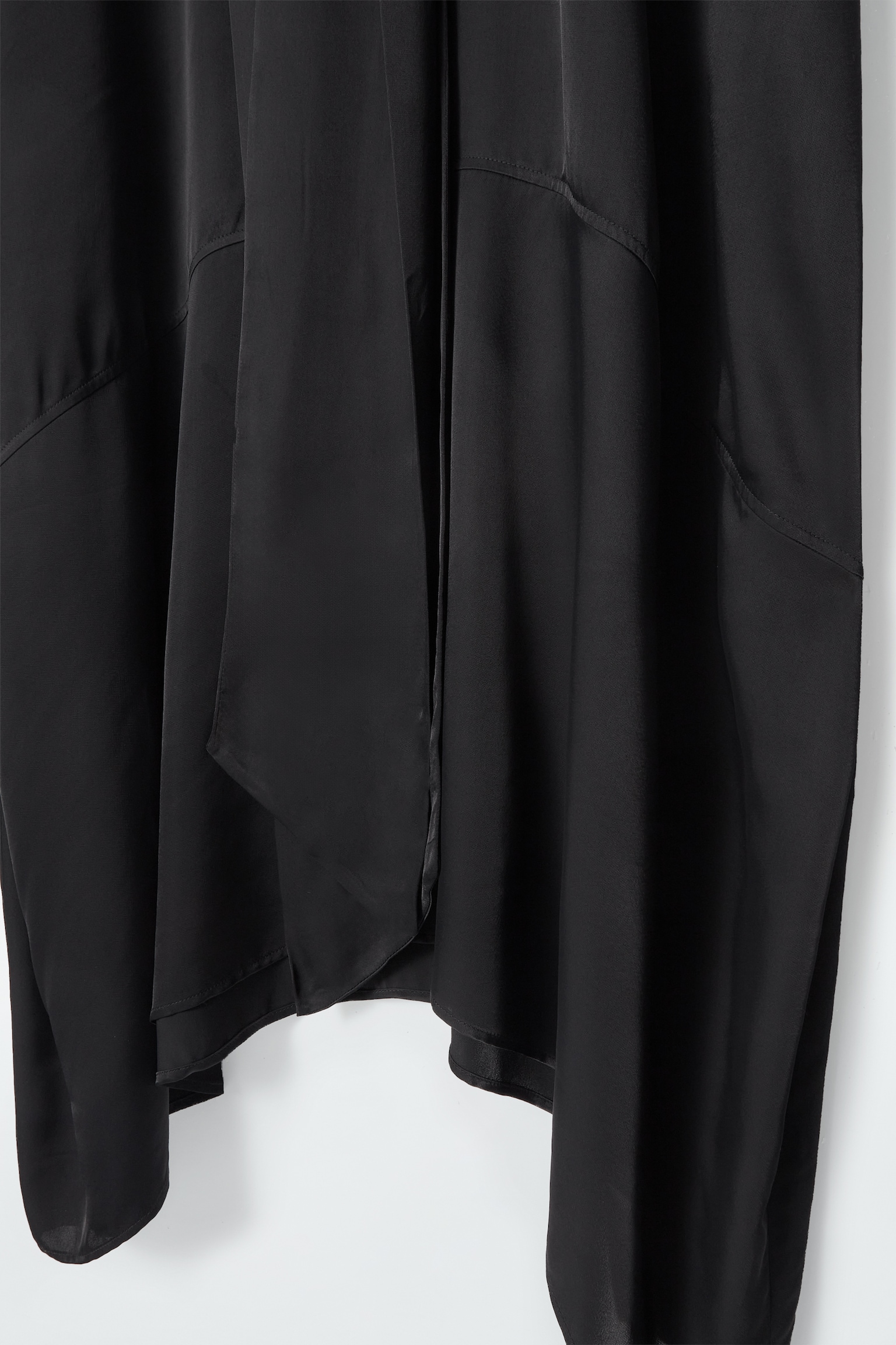 BOW-DETAIL ASYMMETRIC MIDI DRESS - BLACK - 3