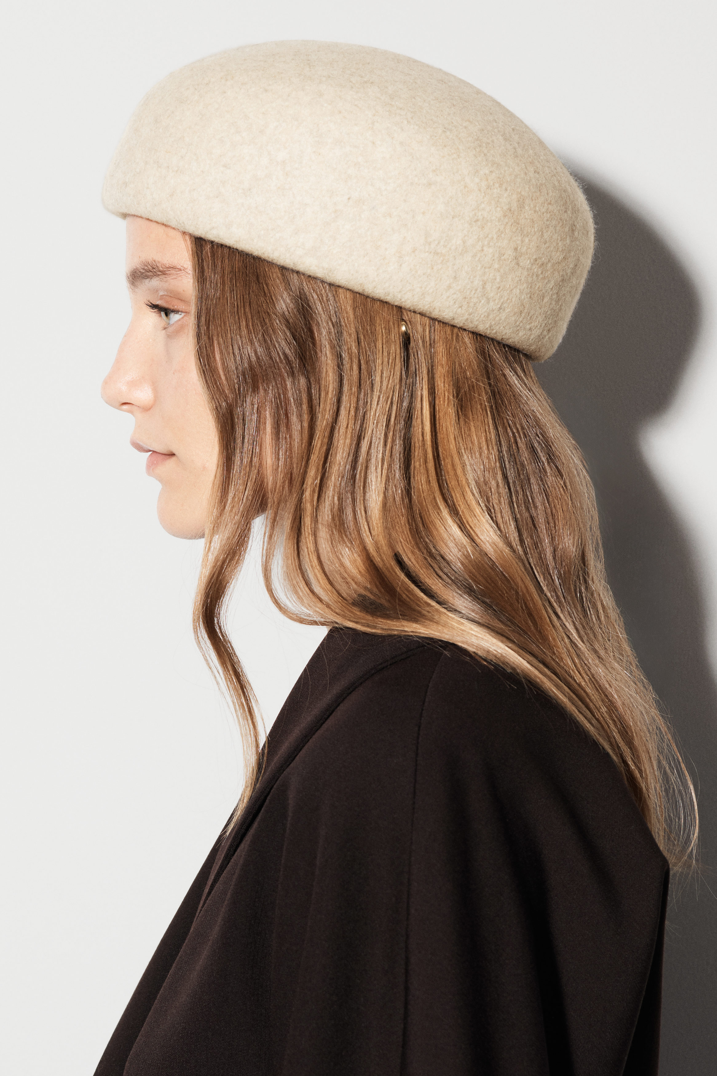 SCULPTED WOOL BERET - CREAM | COS US