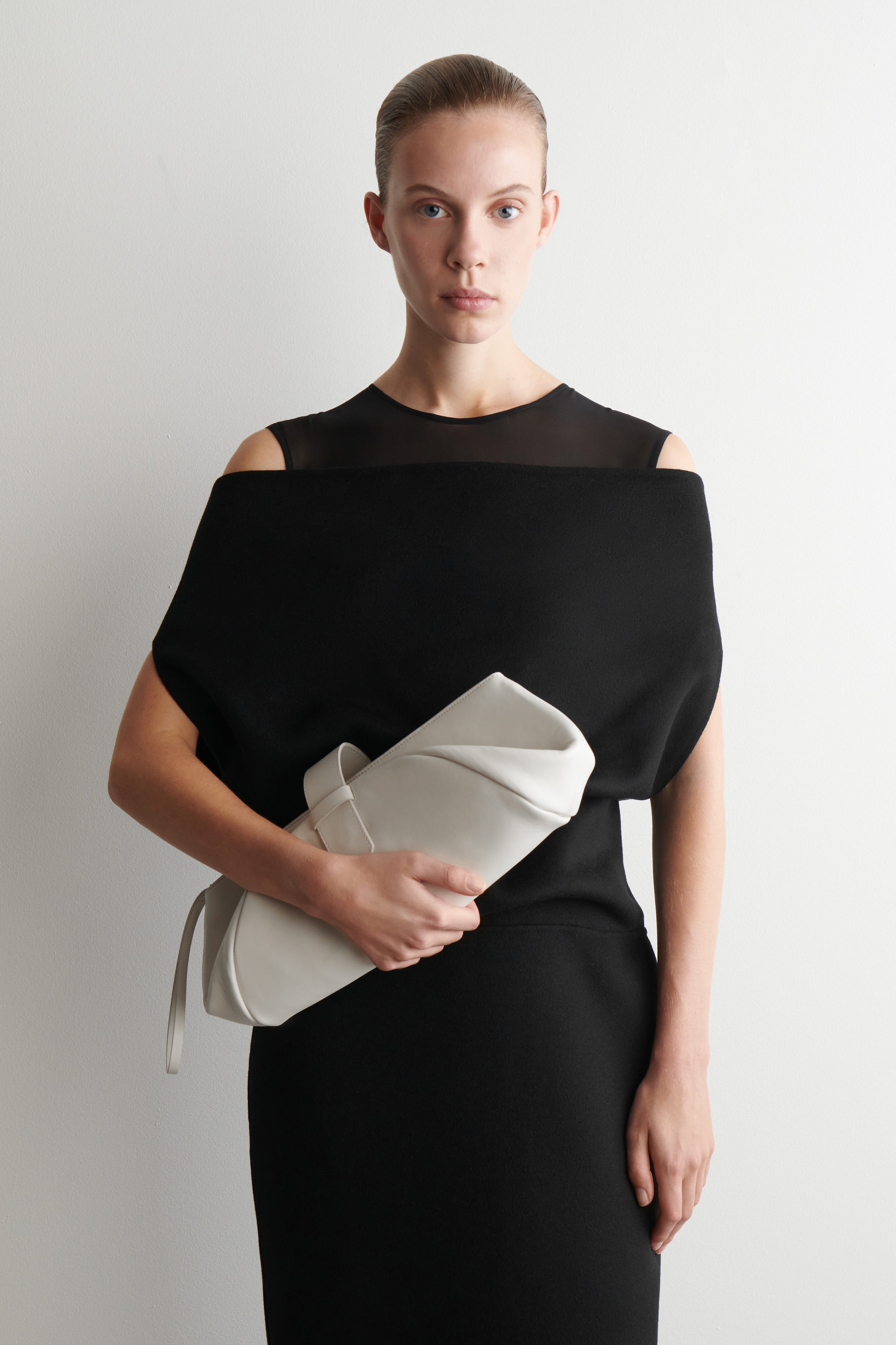 BELTED CLUTCH BAG - LEATHER