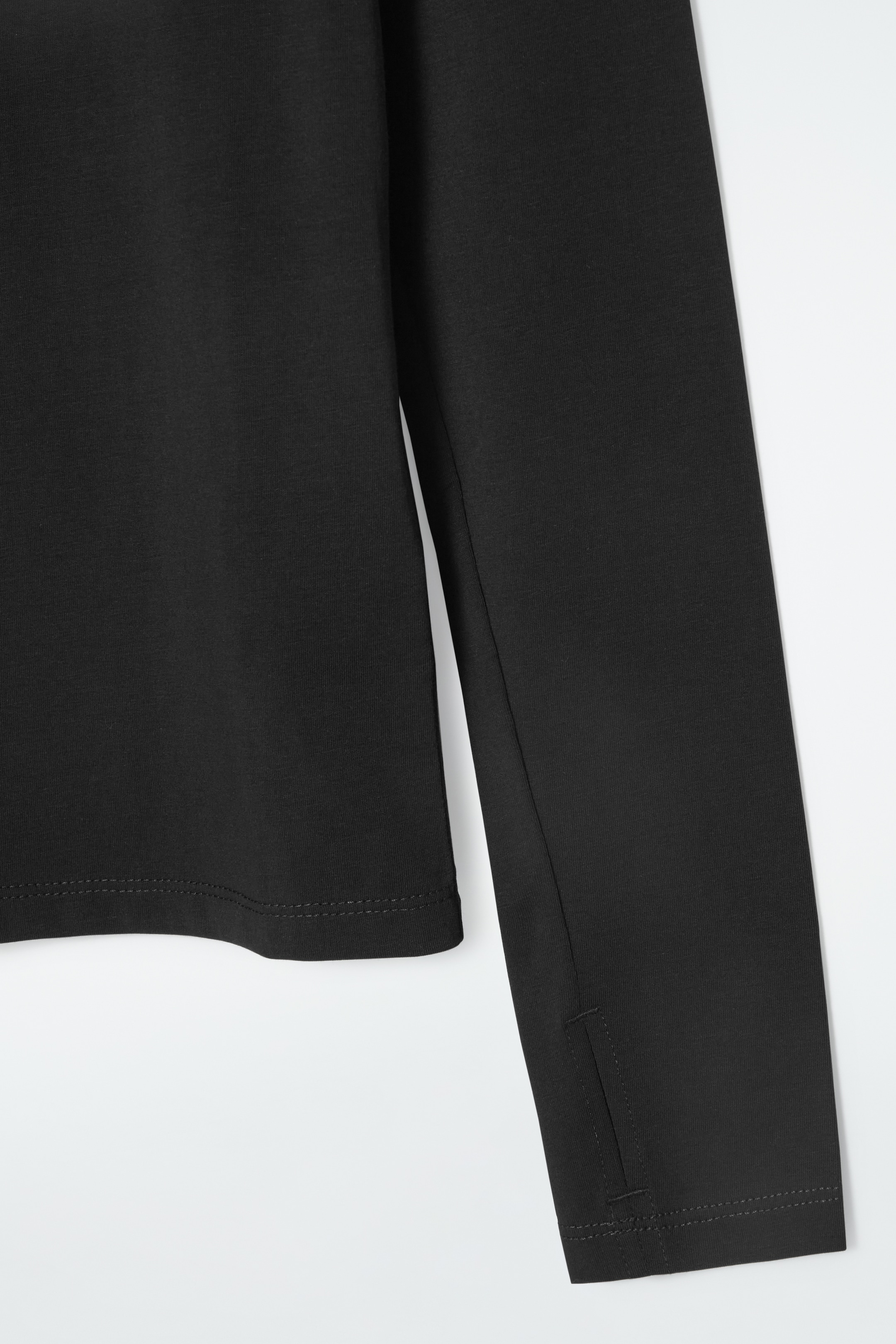 Grösseres Bild ansehen: SCHMALES LEICHTES LANGARMSHIRT - SCHWARZ - DAMEN | H&M CH 5
