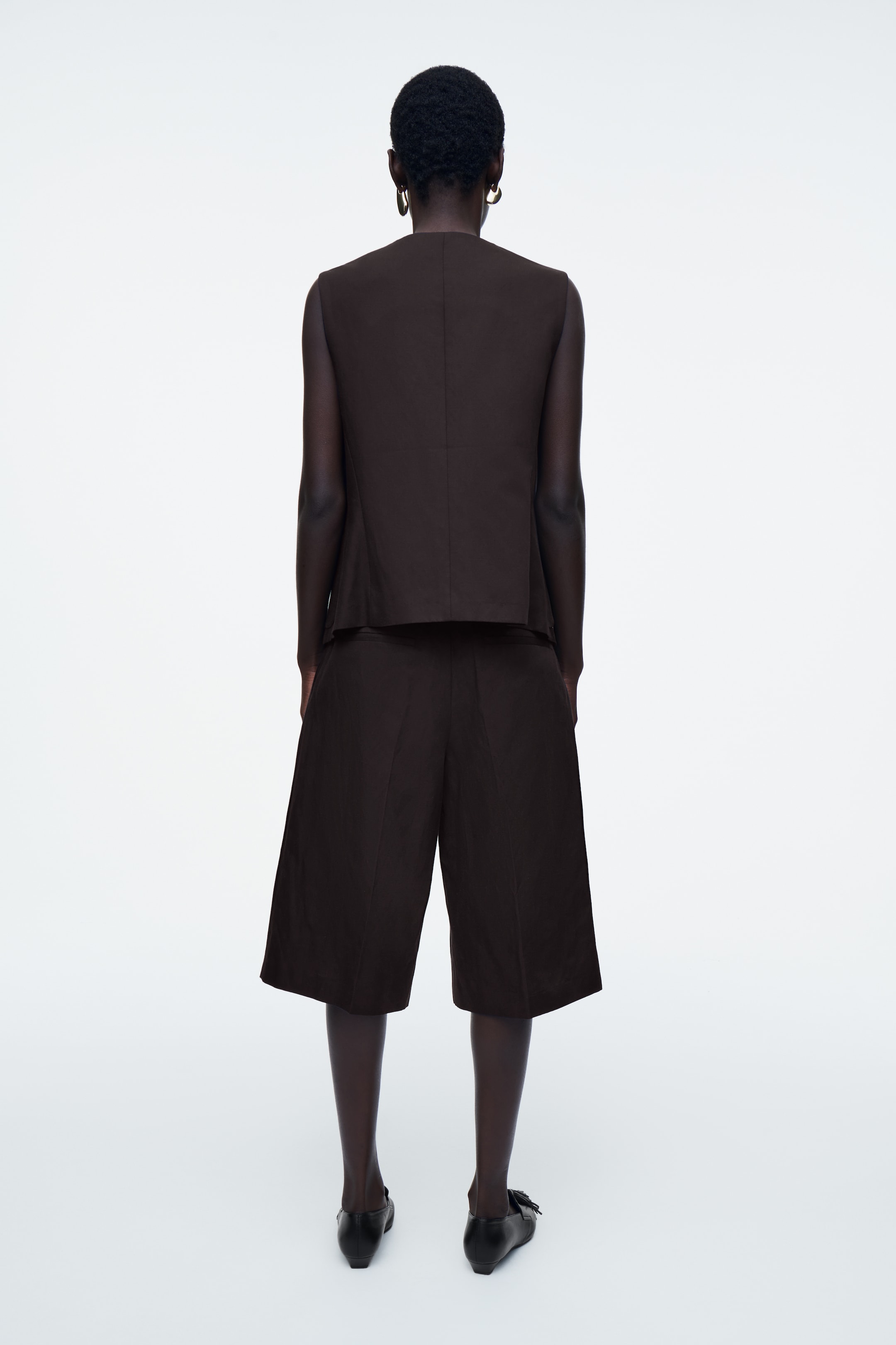 Visualizza immagine più grande: GILET A PORTAFOGLIO IN MISTO LINO - MARRONE SCURO - DONNA | H&M IT 4