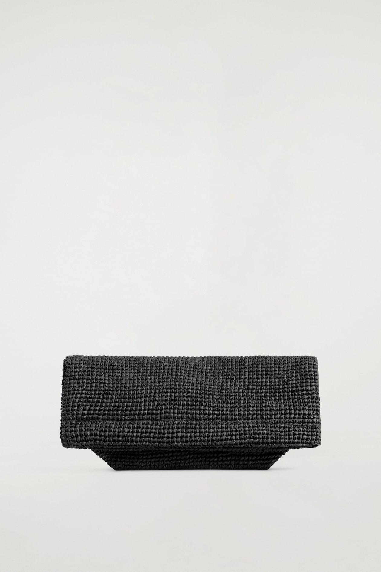 FOLDED CLUTCH BAG - STRAW — BLACK
