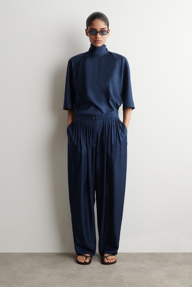 DRAPED PLEATED SILK STRAIGHT-LEG PANTS — NAVY