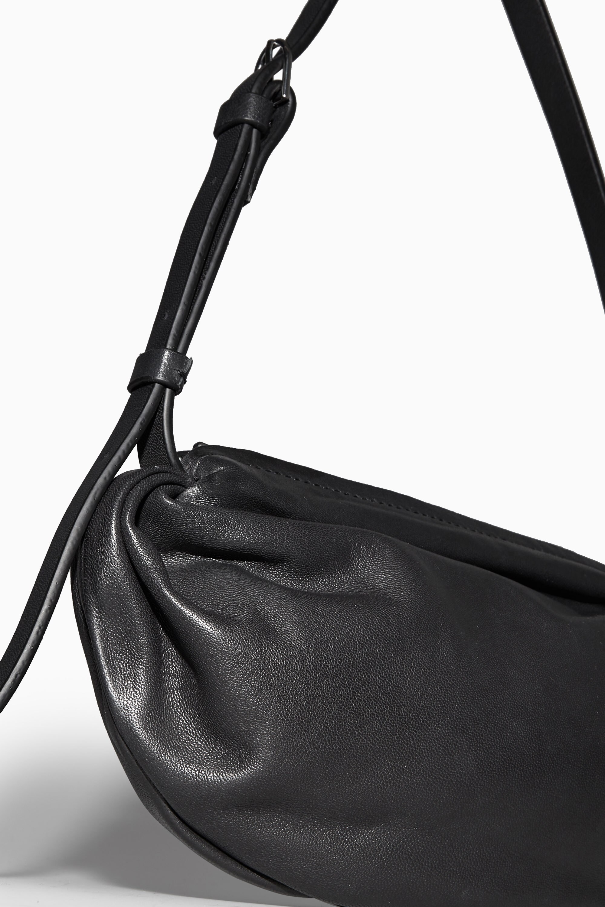 ◆送料無料◆COS GATHERED LEATHER SHOULDER BAG◆正規品鑑定◆ GATHERED SHOULDER BAG - LEATHER ギャザードショルダーバッグ
