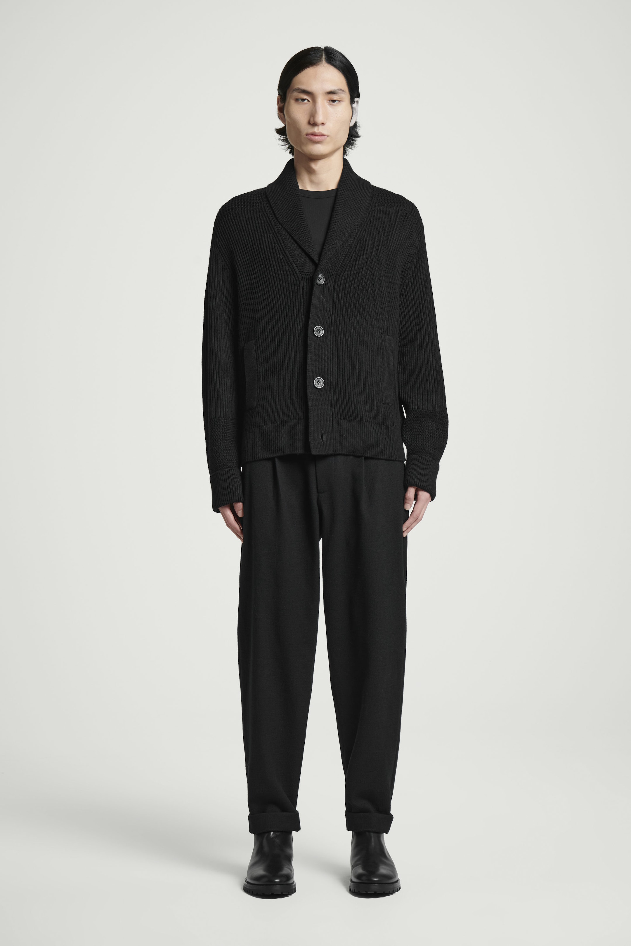 PANTALÓN DE LANA CON PLIEGUES