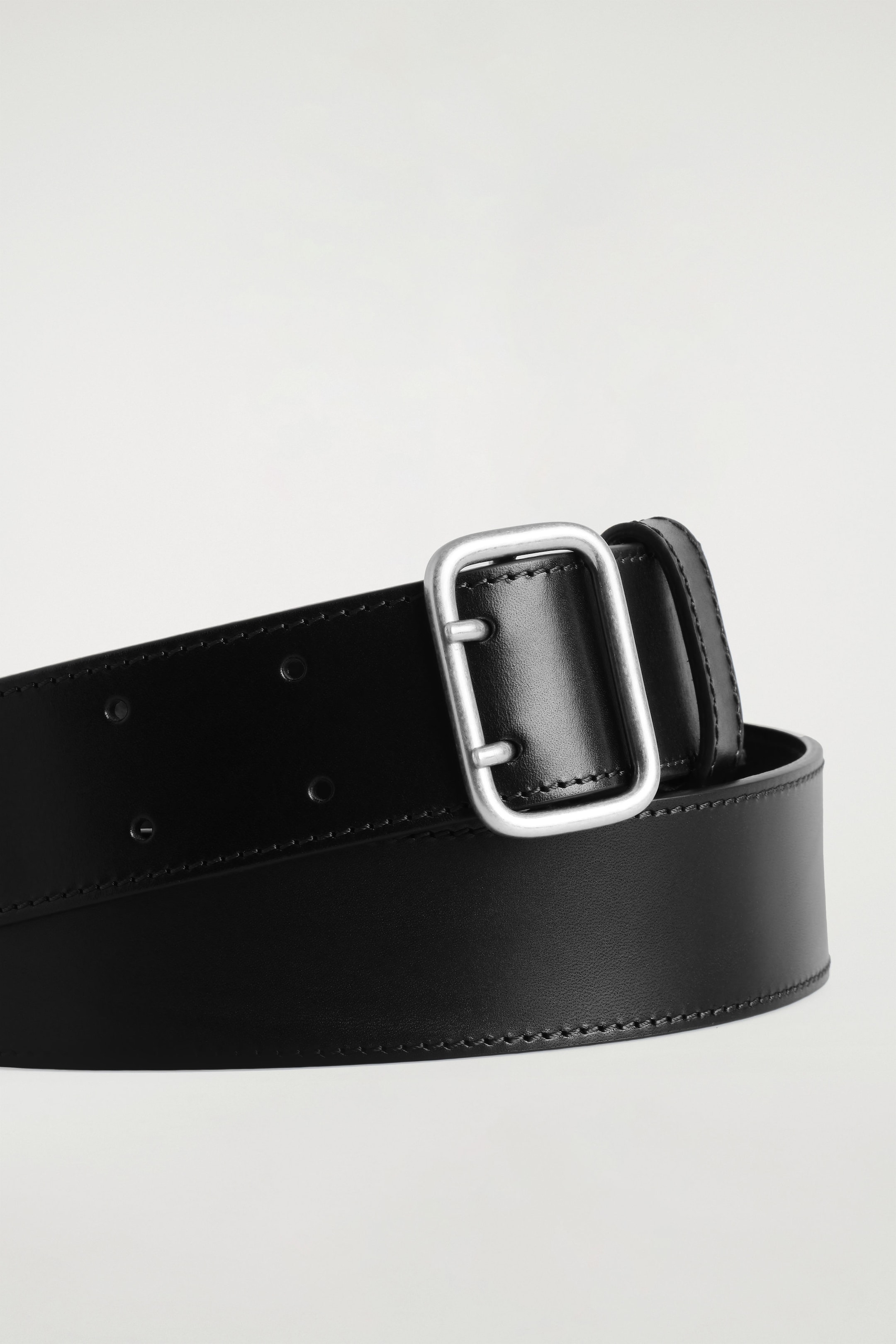 DOUBLE-PRONG LEATHER BELT