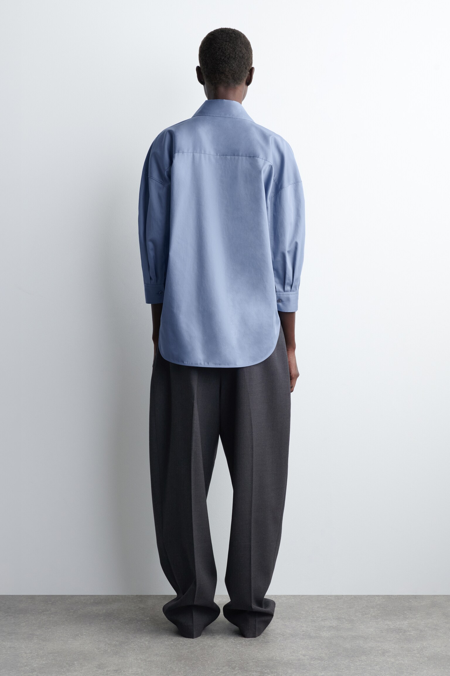 SCULPTURAL COTTON SHIRT - Blau - 4