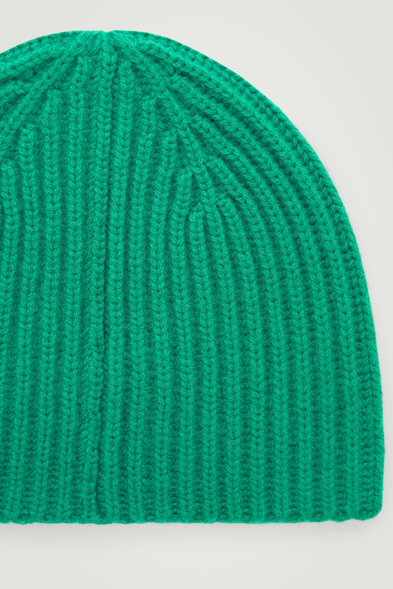 THE RIBBED CASHMERE BEANIE — MEADOW