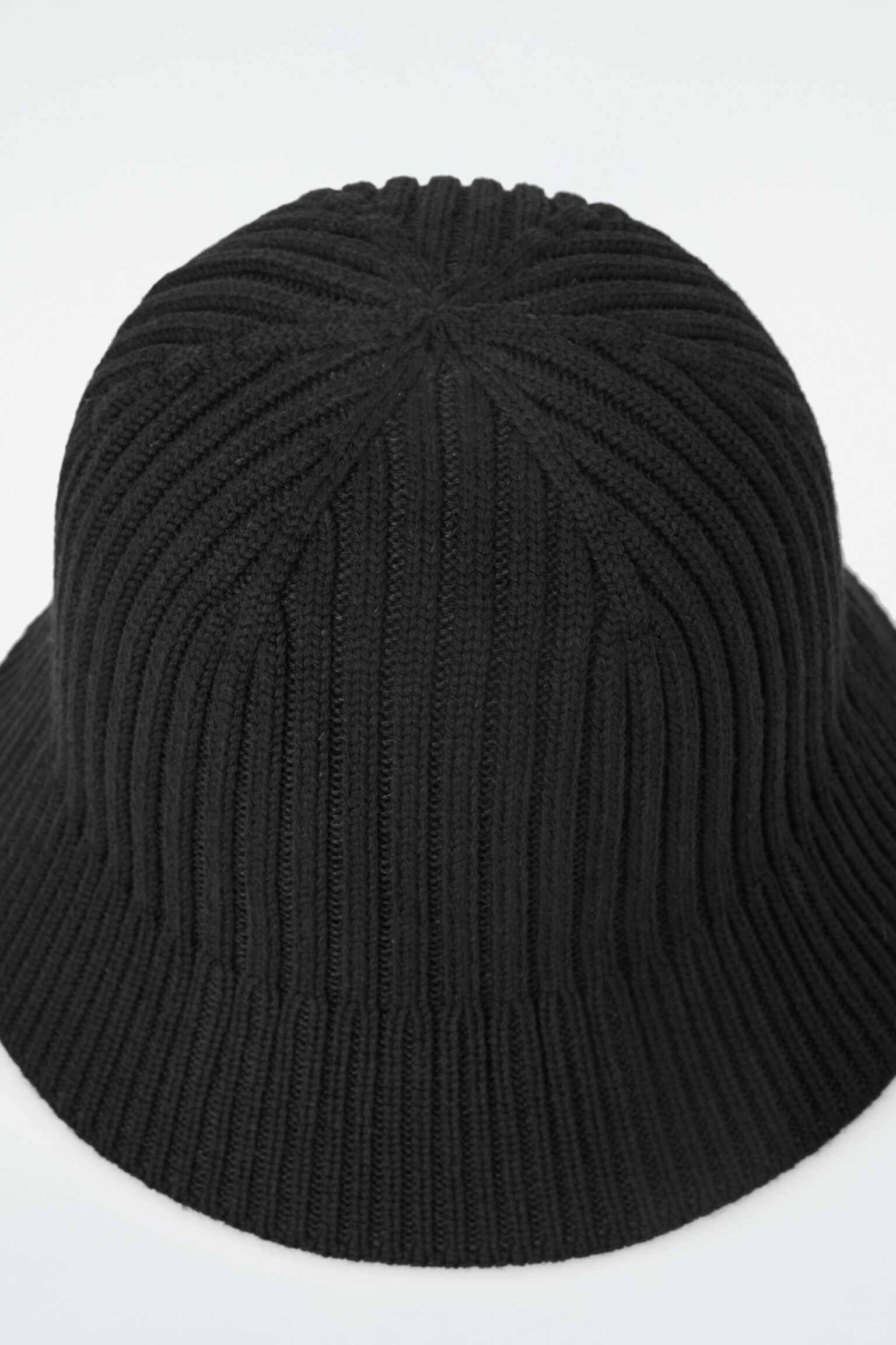 RIBBED-KNIT BUCKET HAT - BLACK/BEIGE - 2
