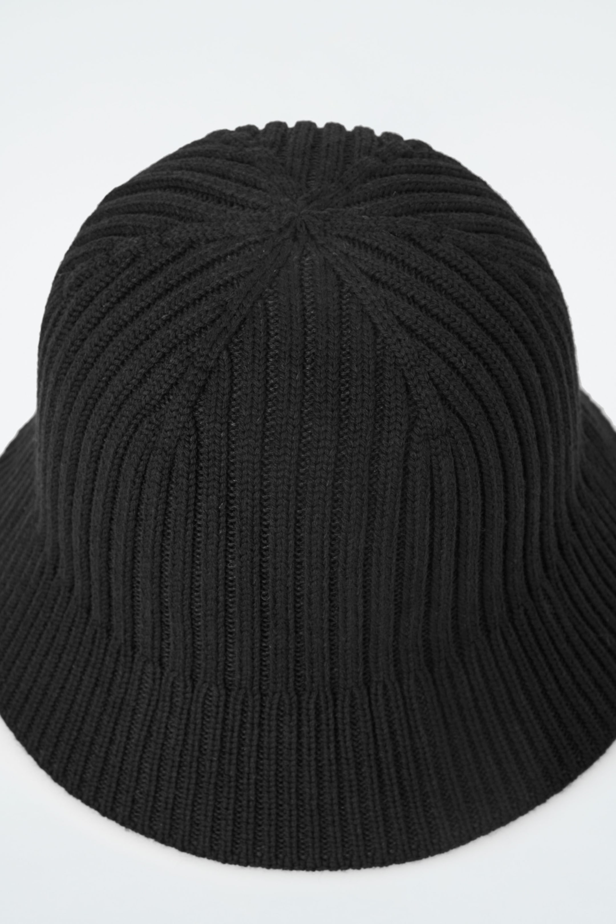 RIBBED-KNIT BUCKET HAT
