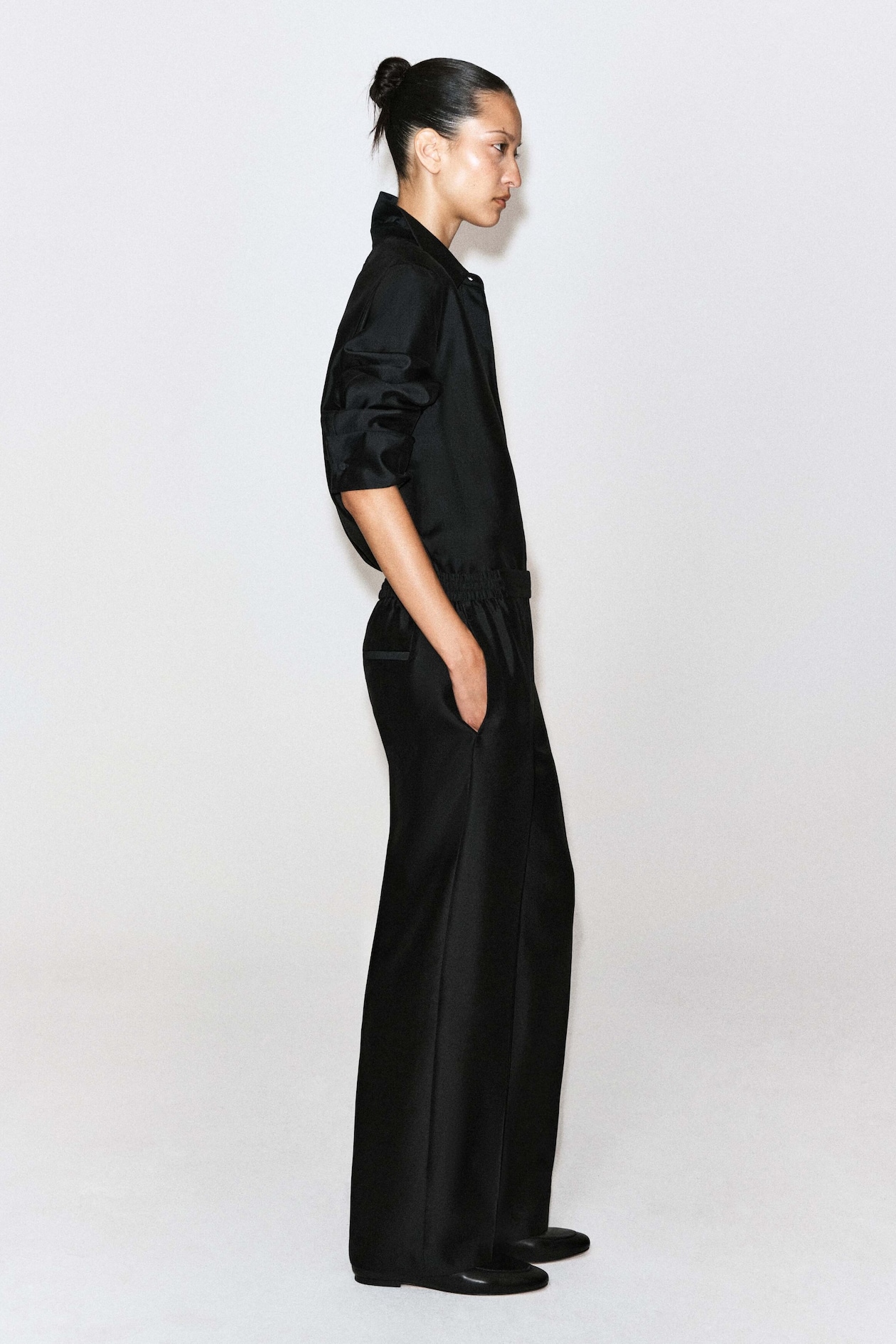 TAILORED SILK STRAIGHT-LEG PANTS — CARBON