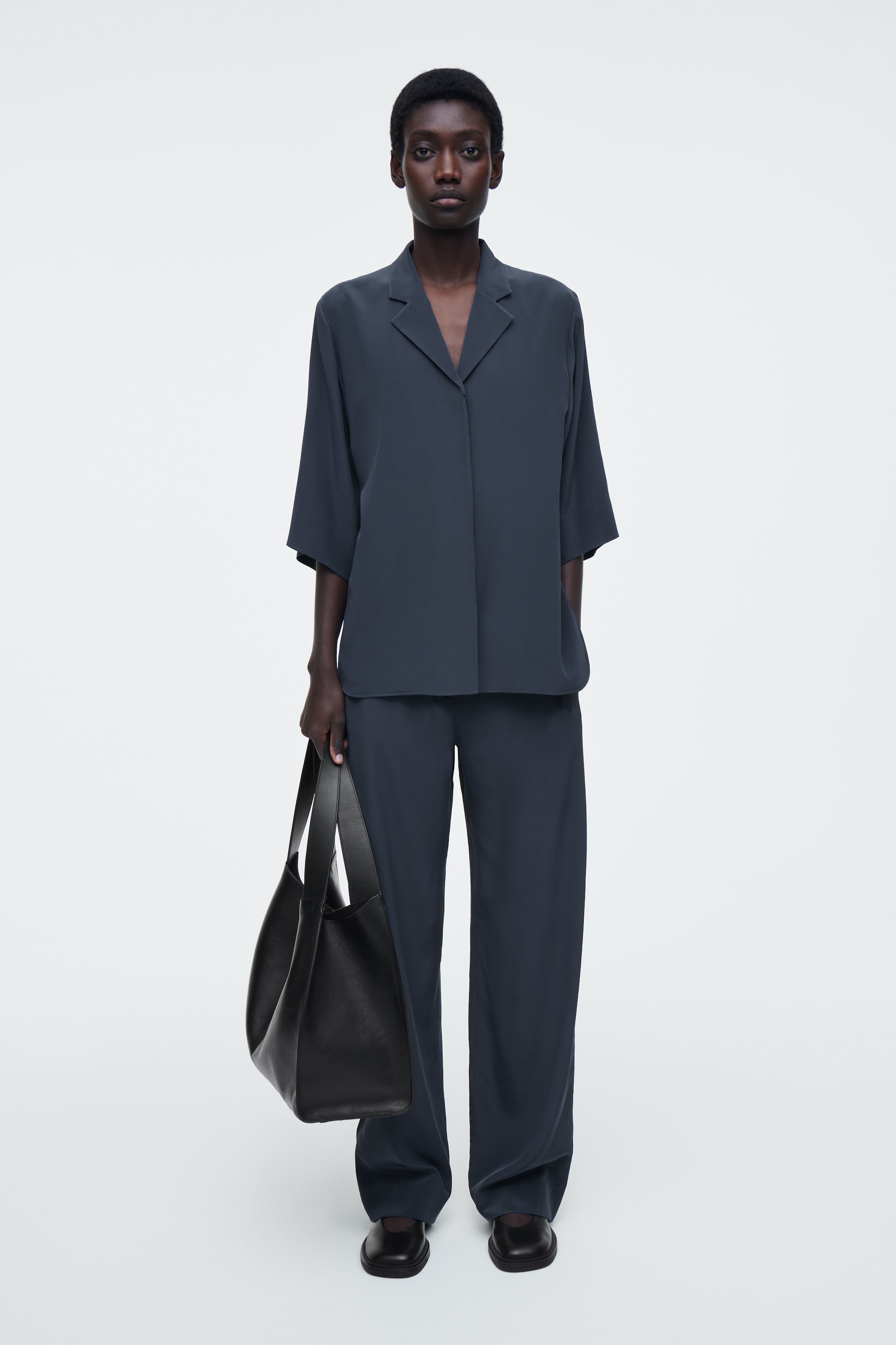 Grösseres Bild ansehen: MARKANTE MARY JANES AUS LEDER MIT SCHNÜRSENKELN - SCHWARZ - DAMEN | H&M CH 1