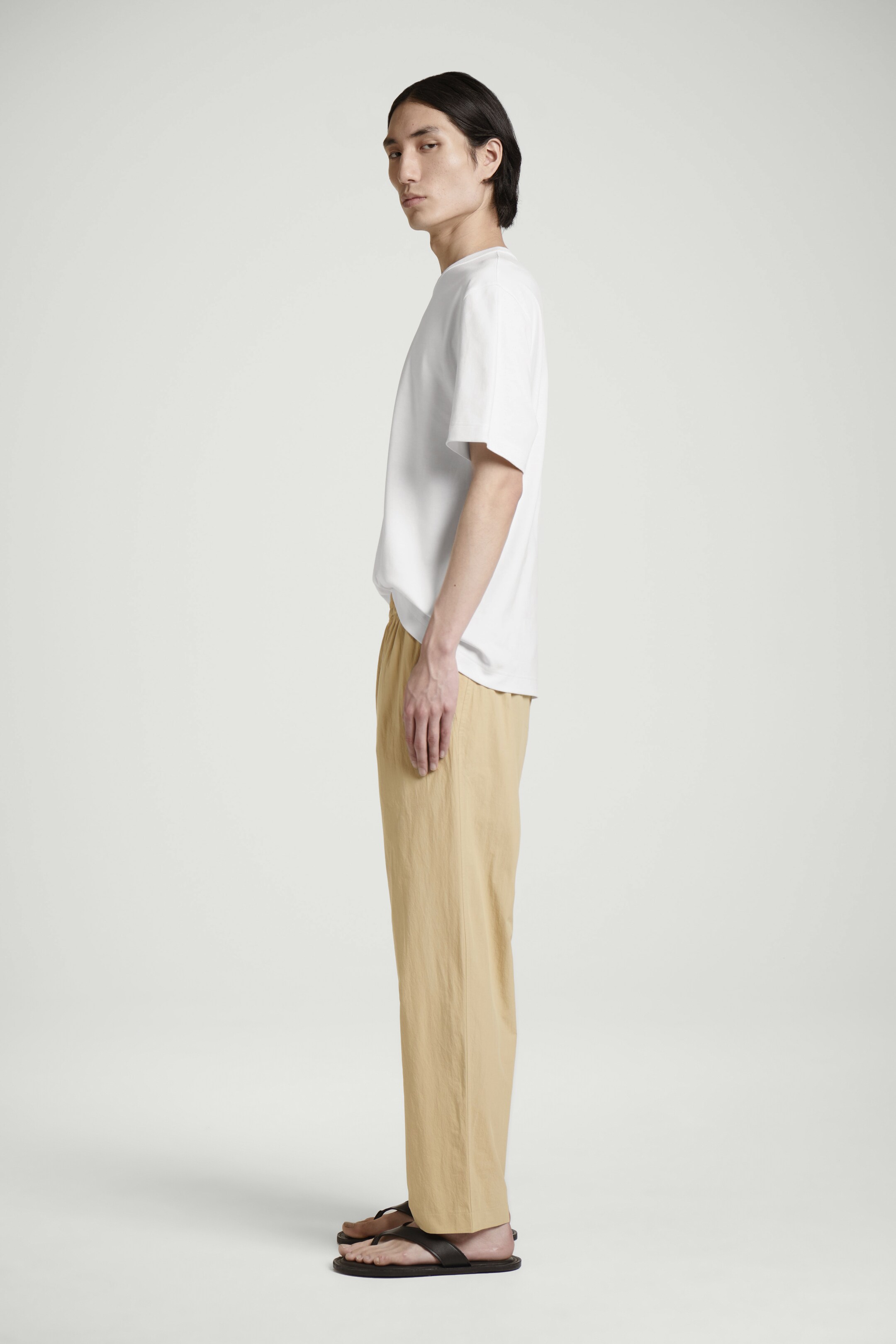 Visualizza immagine più grande: PANTALONI AFFUSOLATI ELASTICIZZATI IN COTONE - BEIGE - UOMO | H&M IT 4