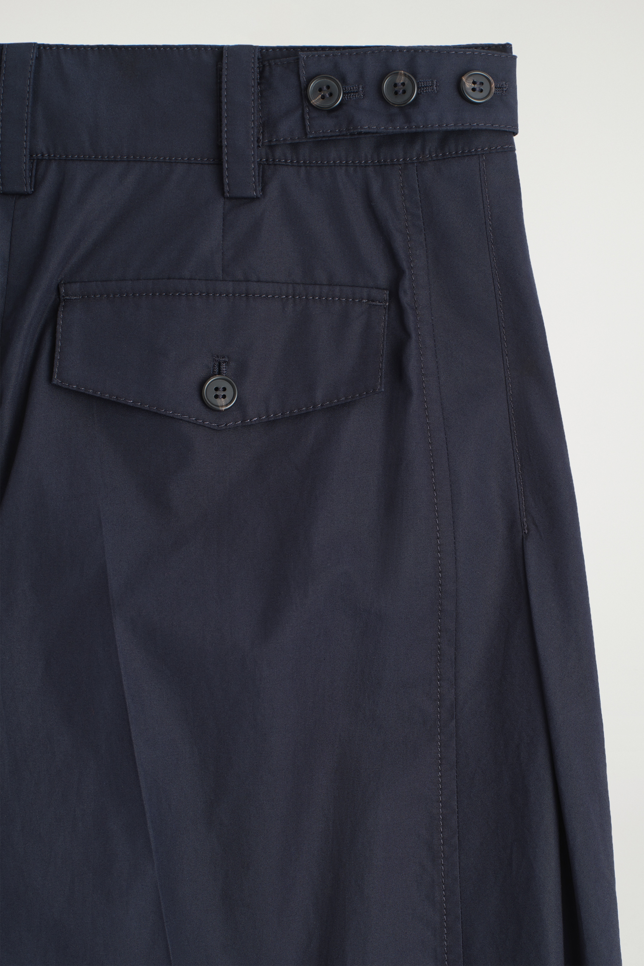 Grösseres Bild ansehen: BAUMWOLLHOSE MIT BARREL-BEIN UND FALTEN - NAVYBLAU - DAMEN | H&M CH 7